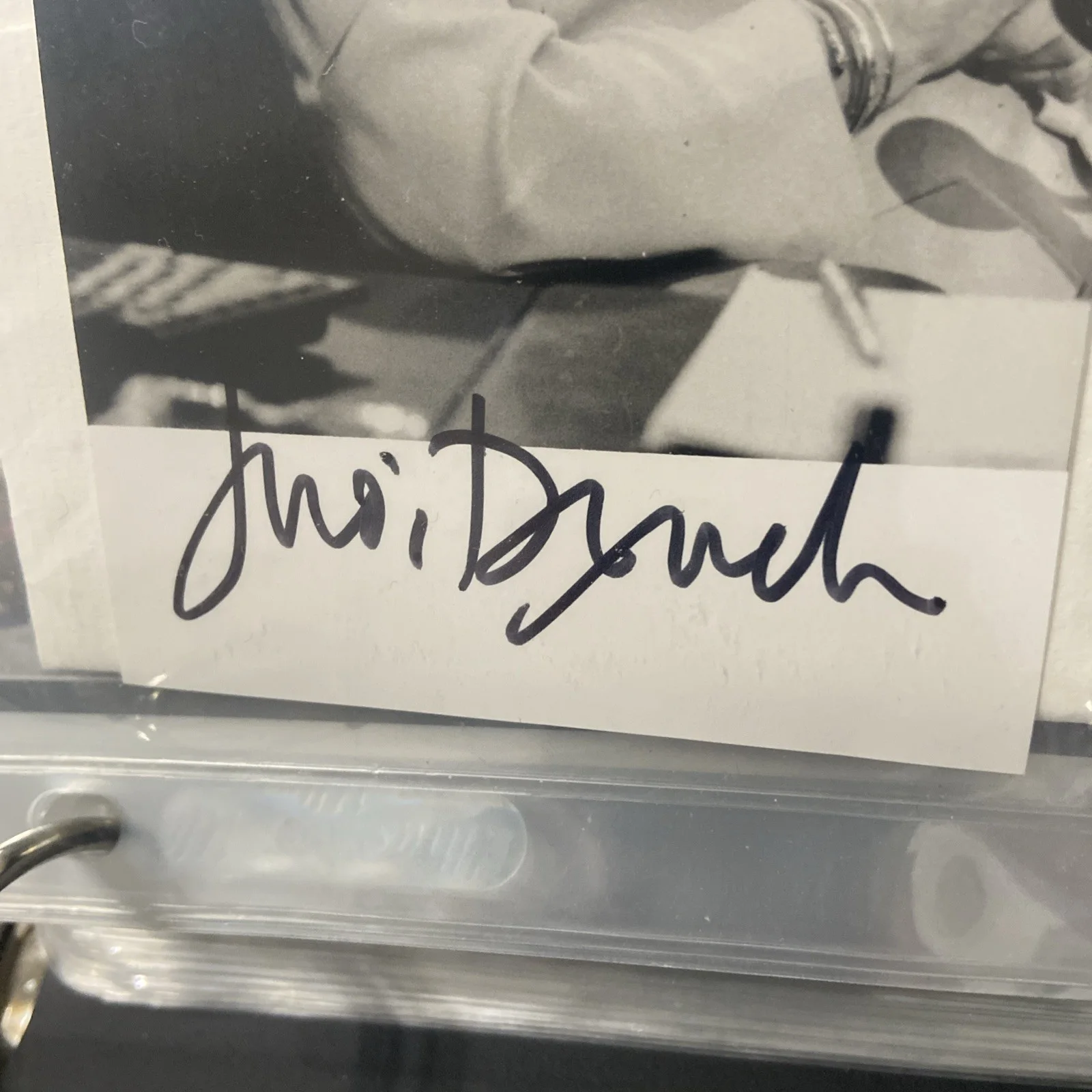 Judi Dench — Dame Judi Dench Signed 4 x 6 photo James Bond 007 Queen Elizabeth actress, image 2