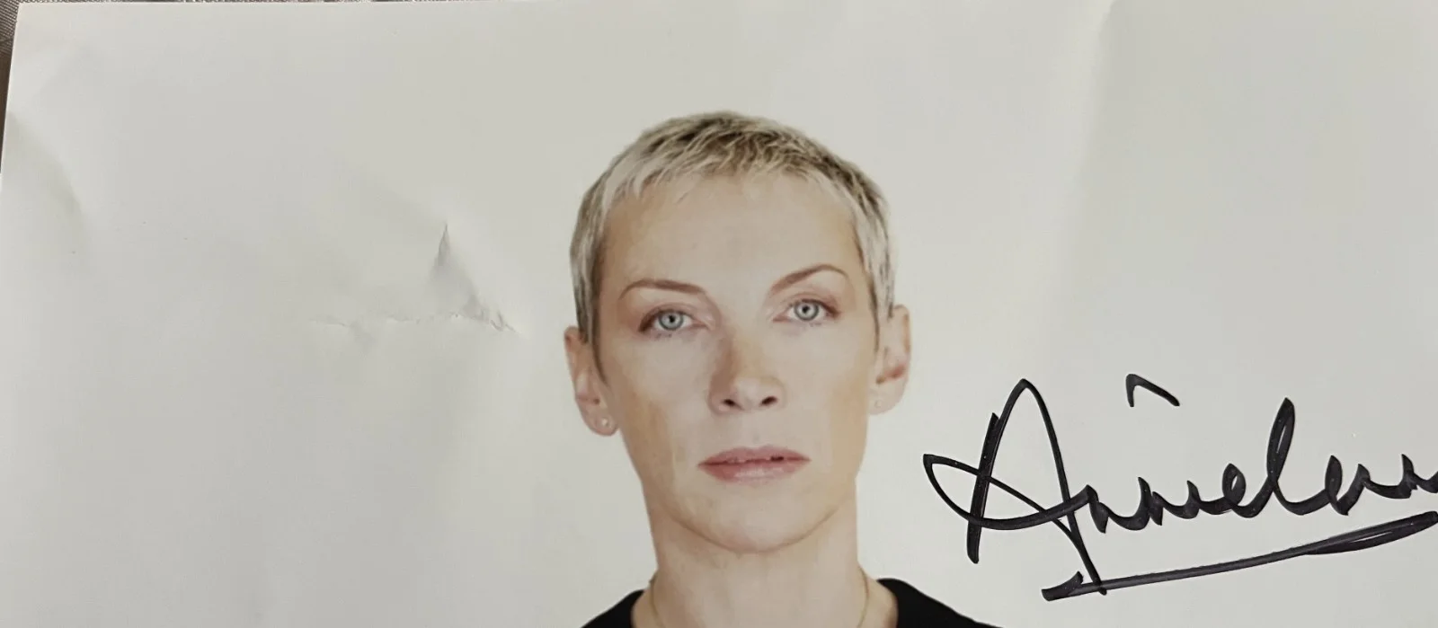 Annie Lennox--SIGNED-- 8x10 Color Photo--Eurythmics--Damage, image 2