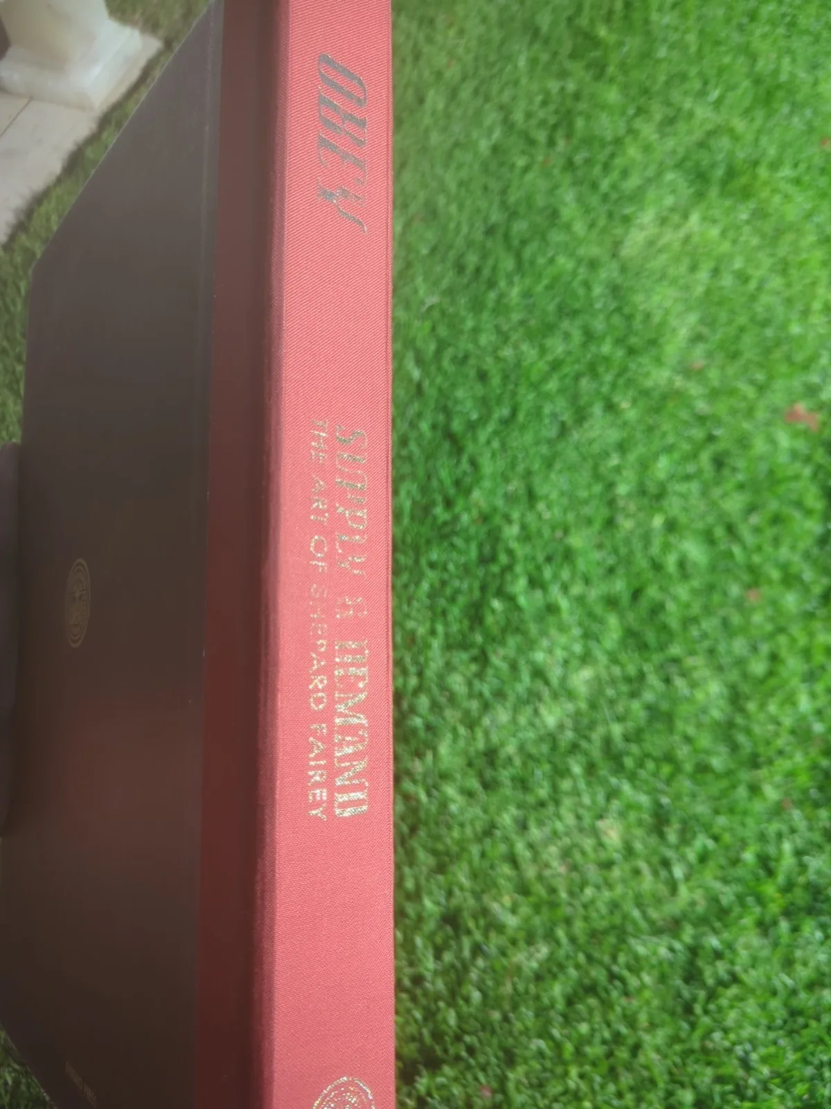 Shepard Fairey — Signed Personalized Shepard Fairey Larry Queen Book "Covert To Overt" Nice DRGL, image 4