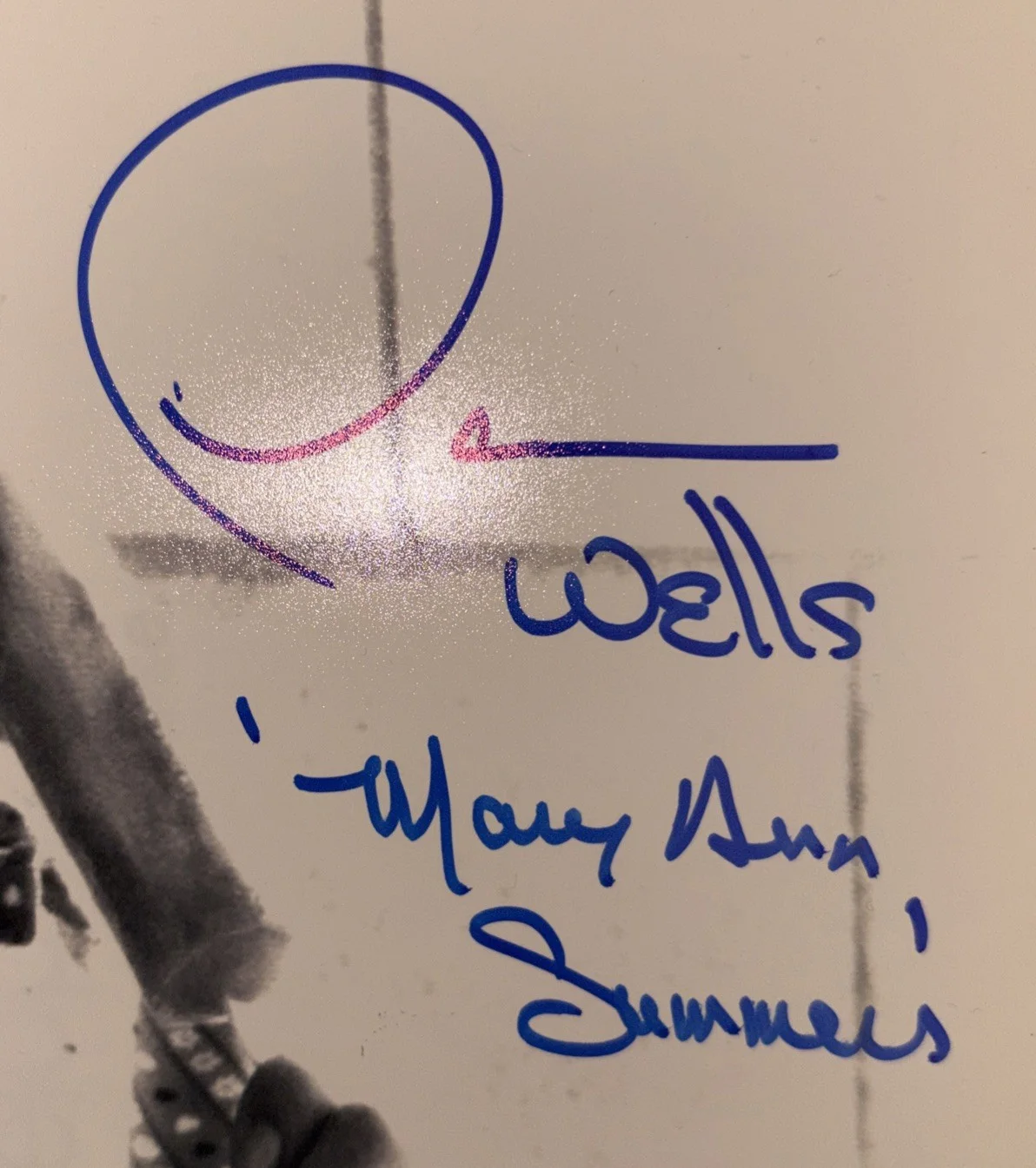 Dawn Wells — Dawn Wells Signed/Inscribed 11x14 B&W Photo PSA/DNA Certified (AB90838), изображение 2