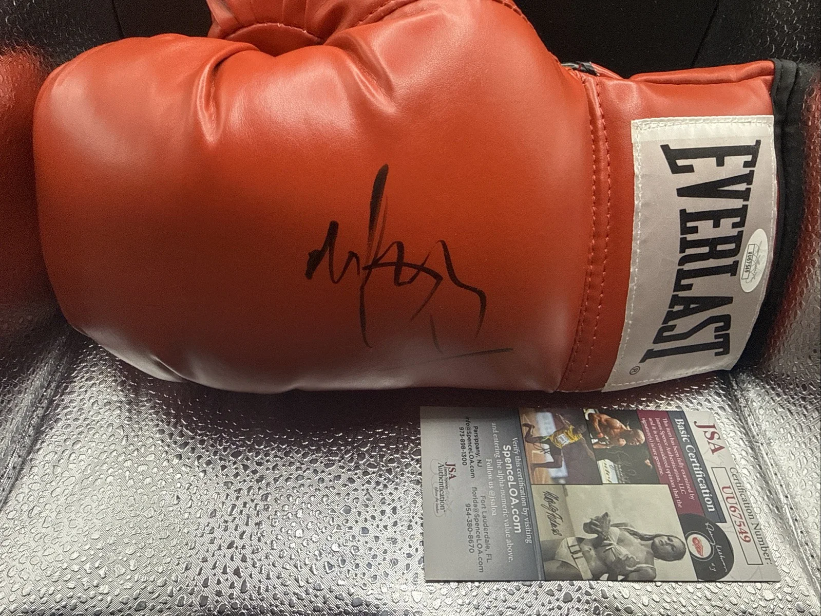Mark Wahlberg — MARK WAHLBERG SIGNED AUTOGRAPH BOXING GLOVE JSA COA THE FIGHTER MICKY WARD, image 2