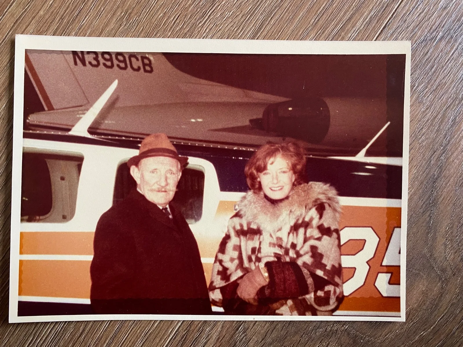 TREVOR HOWARD & HELEN CHERRY OFF SCREEN COLOUR PHOTO, изображение 2