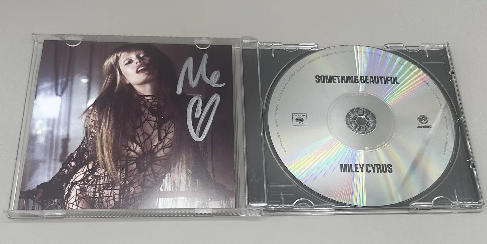 MILEY CYRUS “Something Beautiful” CD & Signed Insert With Heart 🖤 Ready To Ship, image 2