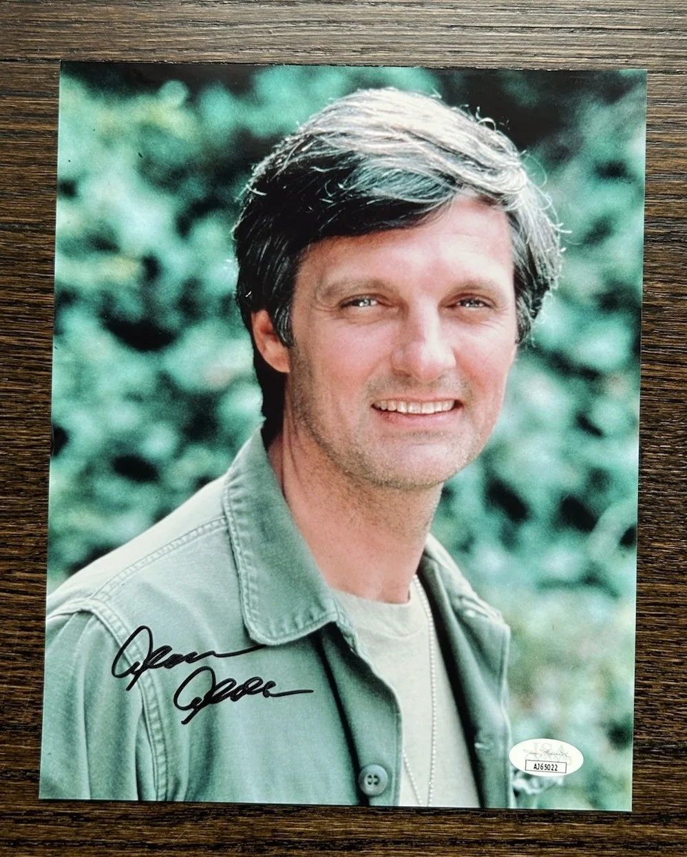 RARE SIGNED ALAN ALDA MASH AUTOGRAPHED 8x10 JSA COA RARE!!!!, image 2