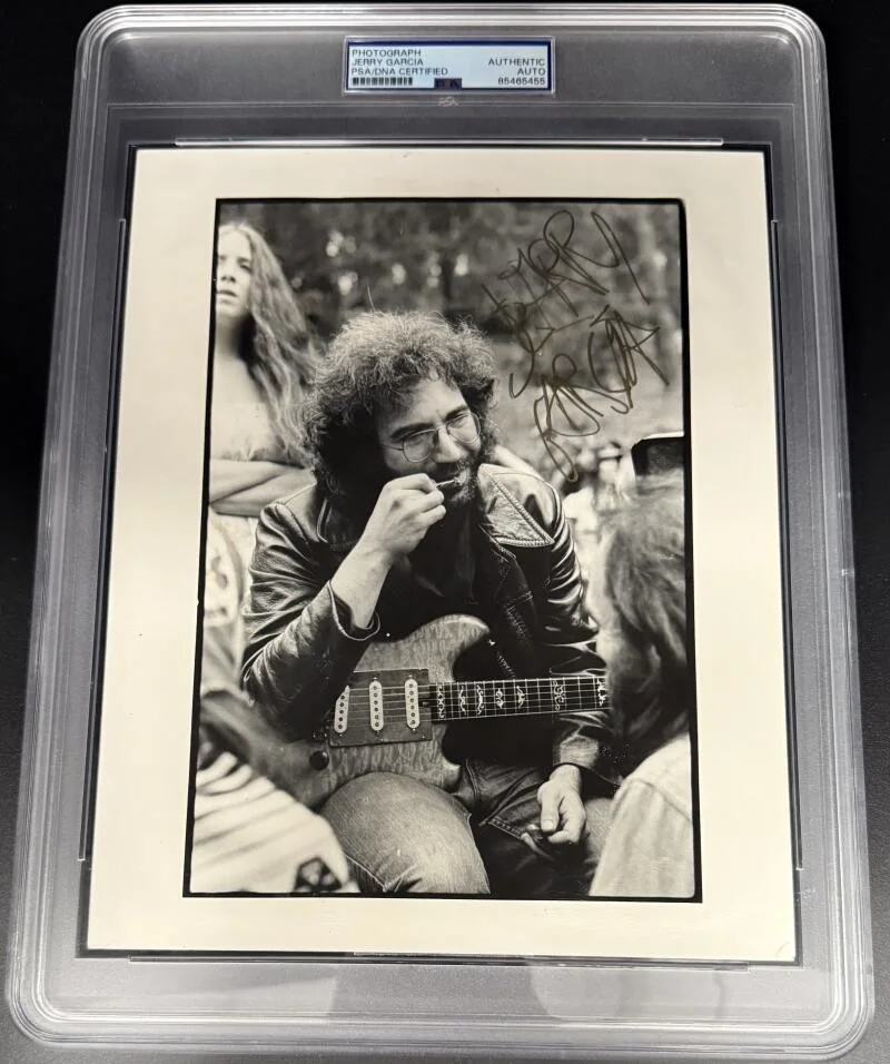 Jerry Garcia — Jerry Garcia Grateful Dead Signed Autograph PSA/DNA 8x10 Photo Smoking Weed 420