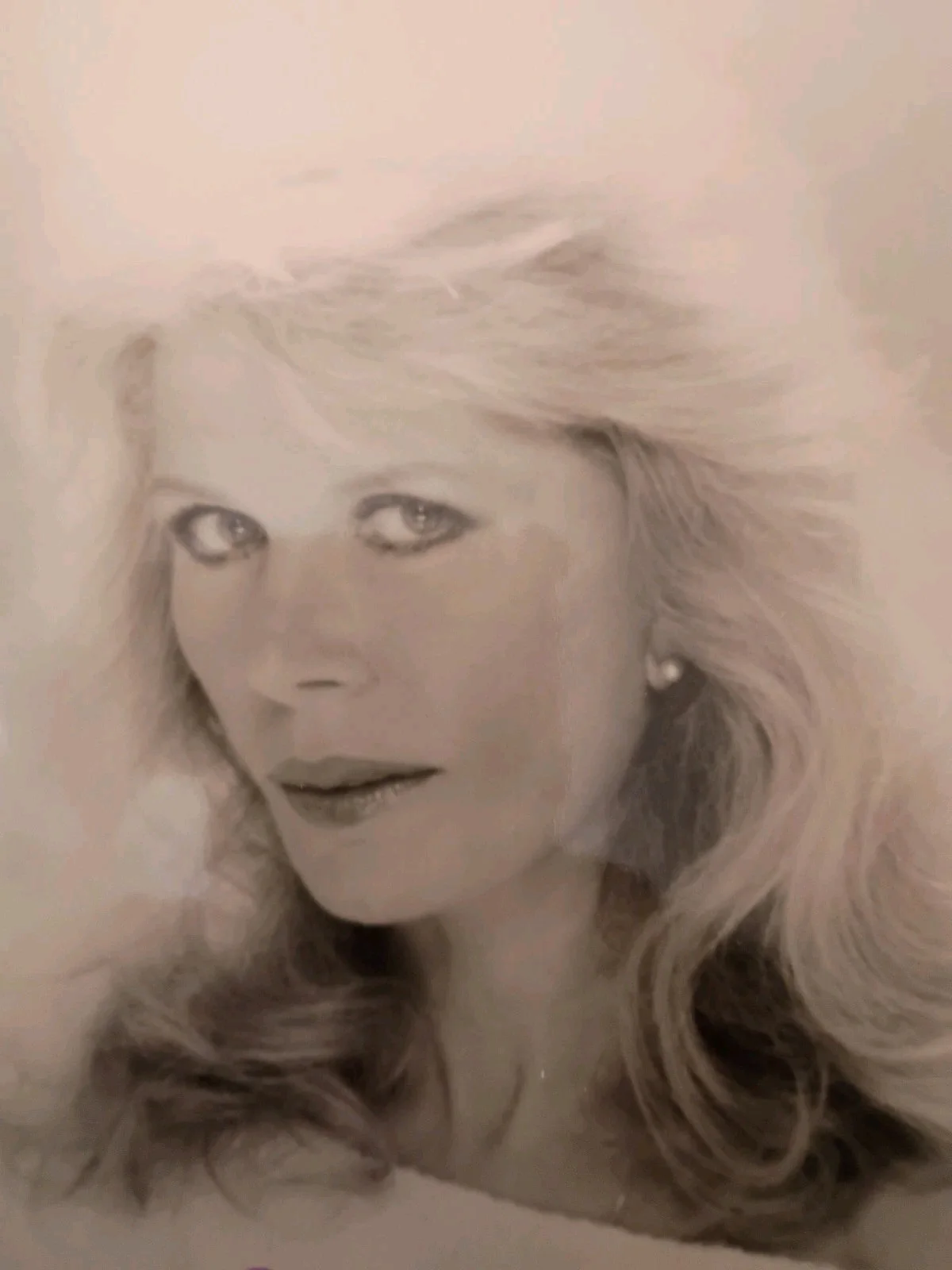Loretta Swit — LORETTA SWIT Signed Autographed 8x10 Photo..MASH Star..(d.2025) JSA COA, изображение 2