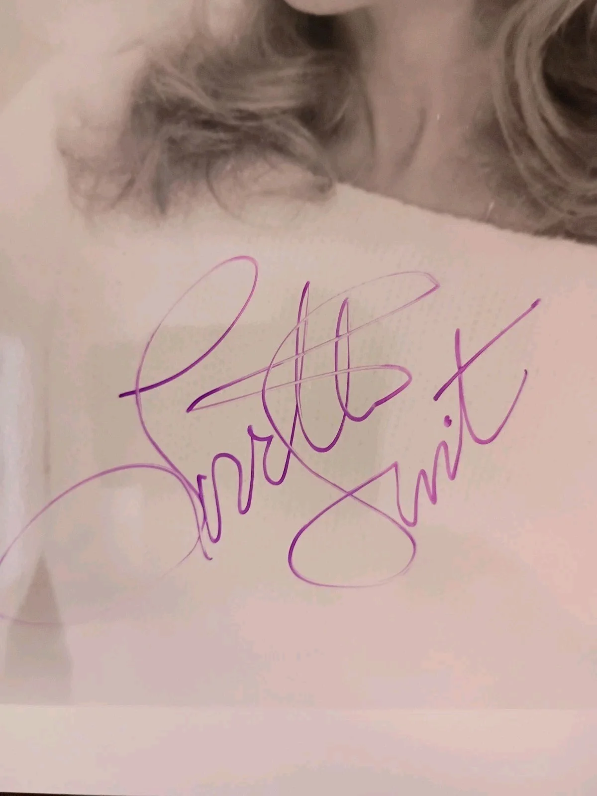 Loretta Swit — LORETTA SWIT Signed Autographed 8x10 Photo..MASH Star..(d.2025) JSA COA, изображение 3