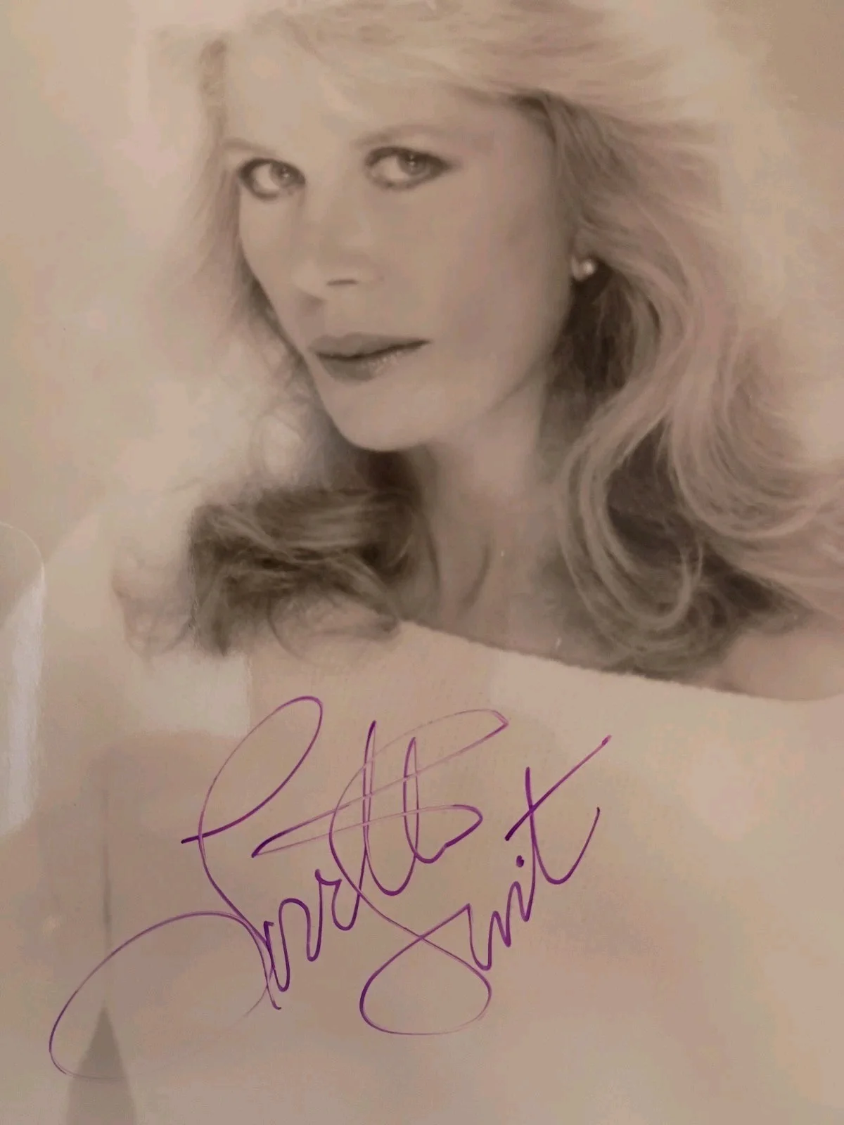 Loretta Swit — LORETTA SWIT Signed Autographed 8x10 Photo..MASH Star..(d.2025) JSA COA, изображение 4
