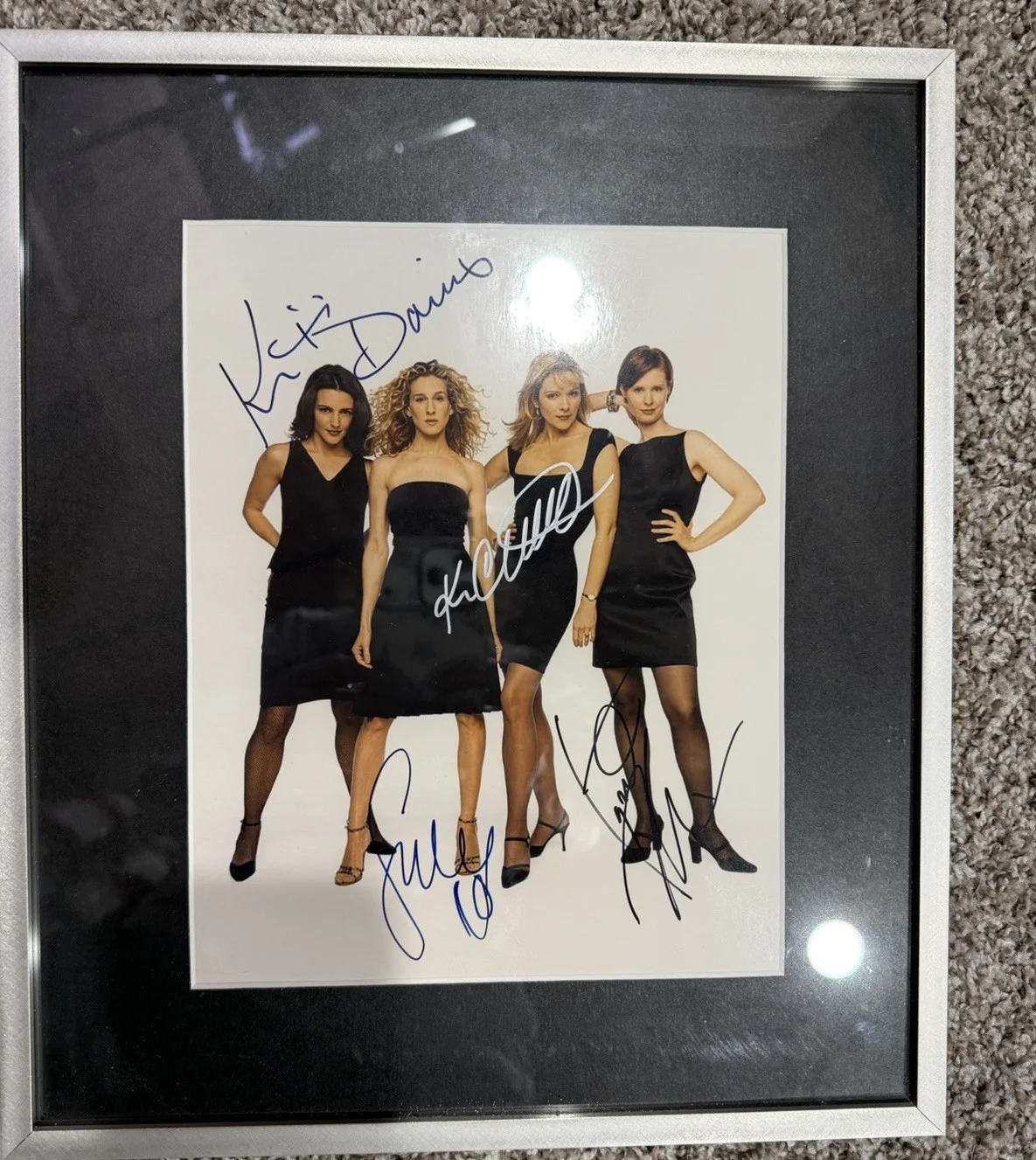 Kristin Davis, Kim Cattrall, Cynthia Nixon, Sarah Jessica Parker — Sex and the City Cast Signed Framed Photo Autographed by 4 with COA, изображение 2