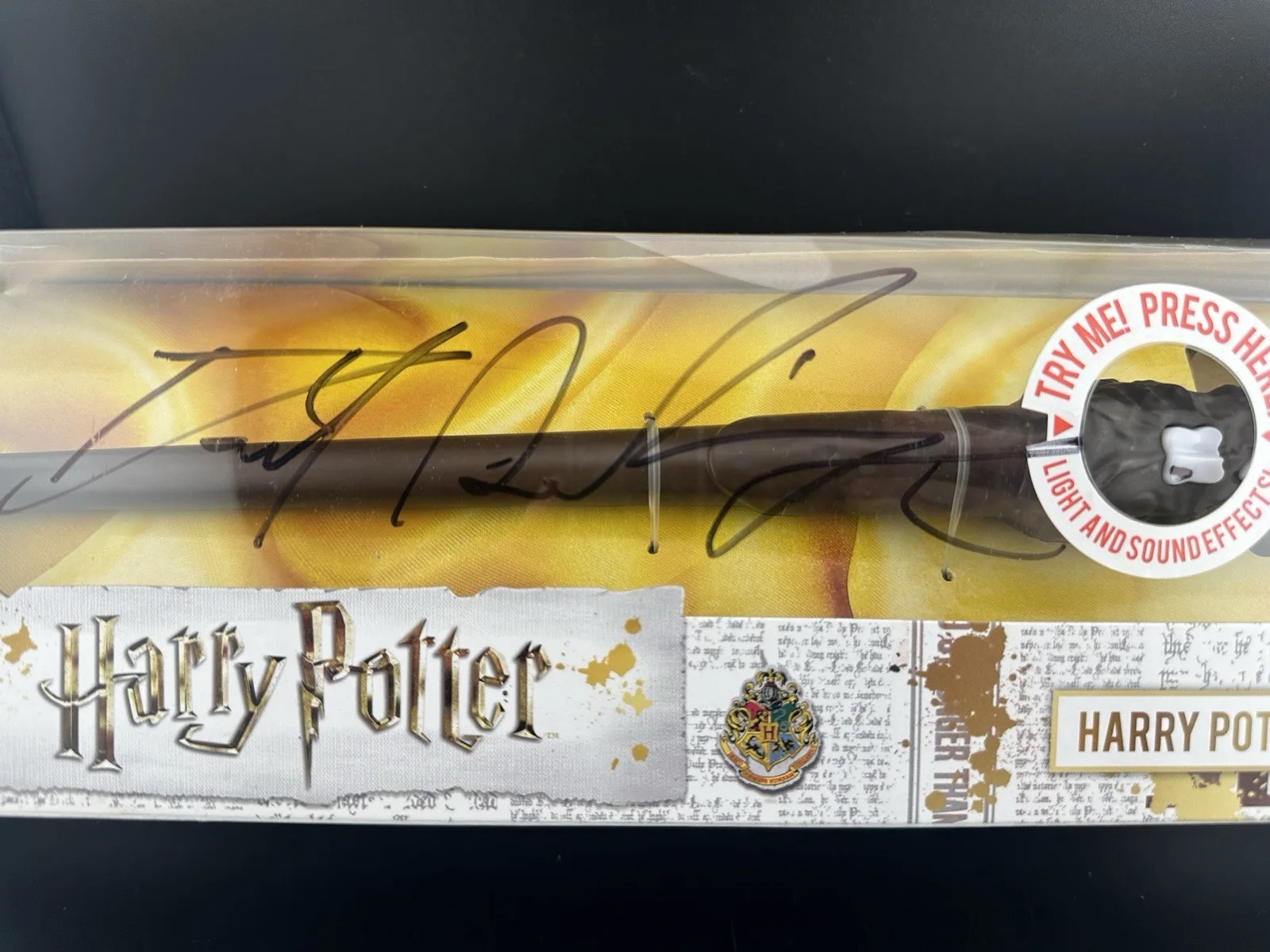 Daniel Radcliffe — Daniel Radcliffe Signed Autograph Harry Potter Sealed Press Touch Wand PSA/DNA, image 2