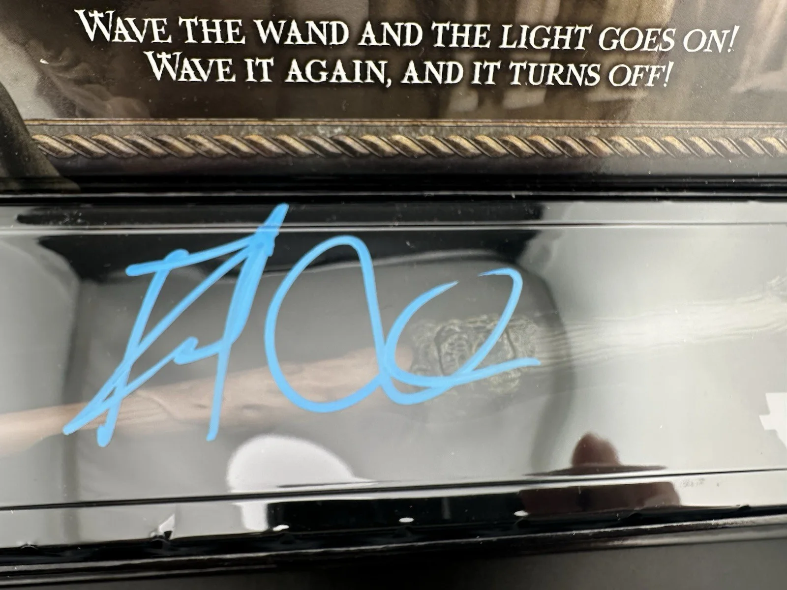 Daniel Radcliffe — Daniel Radcliffe Signed HARRY POTTER Autographed Illuminating Wand Beckett COA, изображение 3