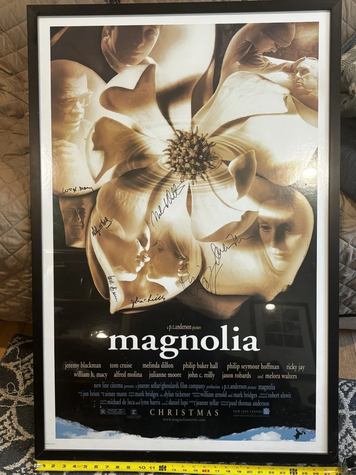 julianne moore — FRAMED AND AUTOGRAPHED MAGNOLIA D/S 27X40 ORIGINAL POSTER SIGNED BY 7