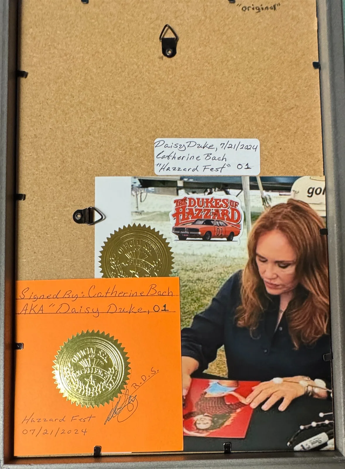 Catherine Bach — Catherine Bach signed Dukes of Hazzard 8x12 Photo Framed w/ Daisy Duke Insc- COA, изображение 2