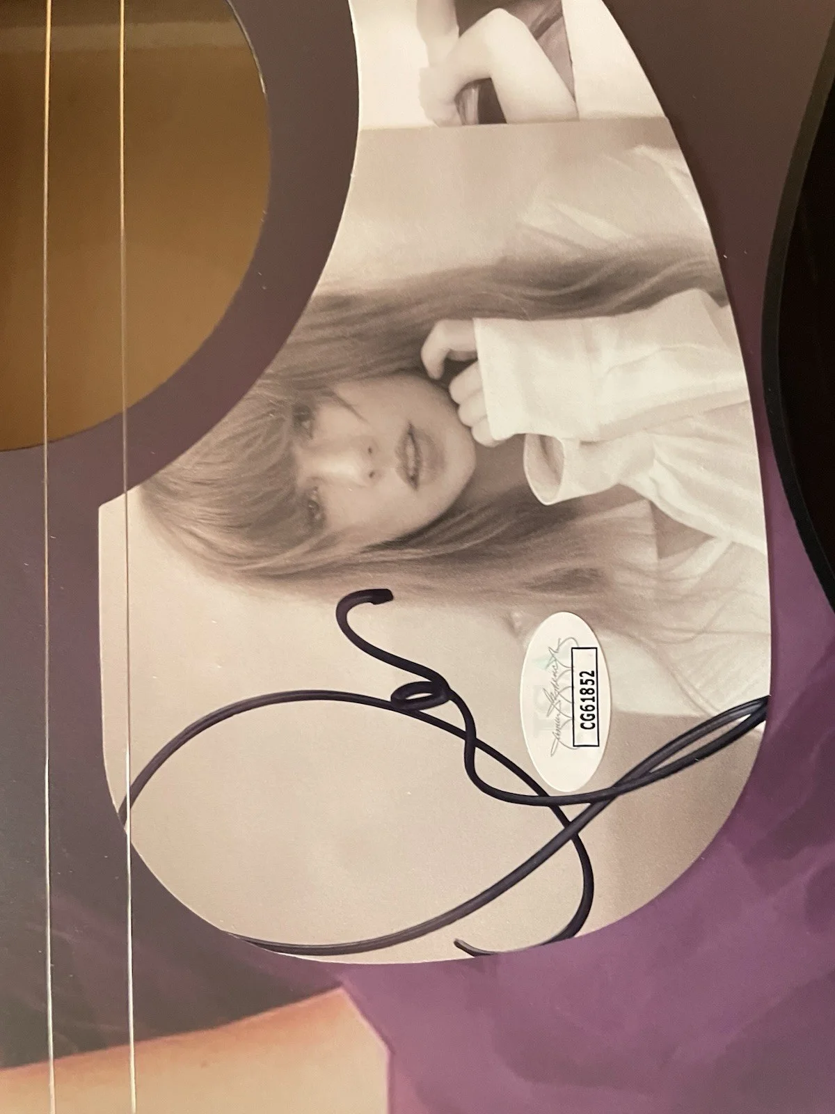 Taylor Swift Autographed Acoustic Guitar with Printed Image Celebrity Authentics, image 2
