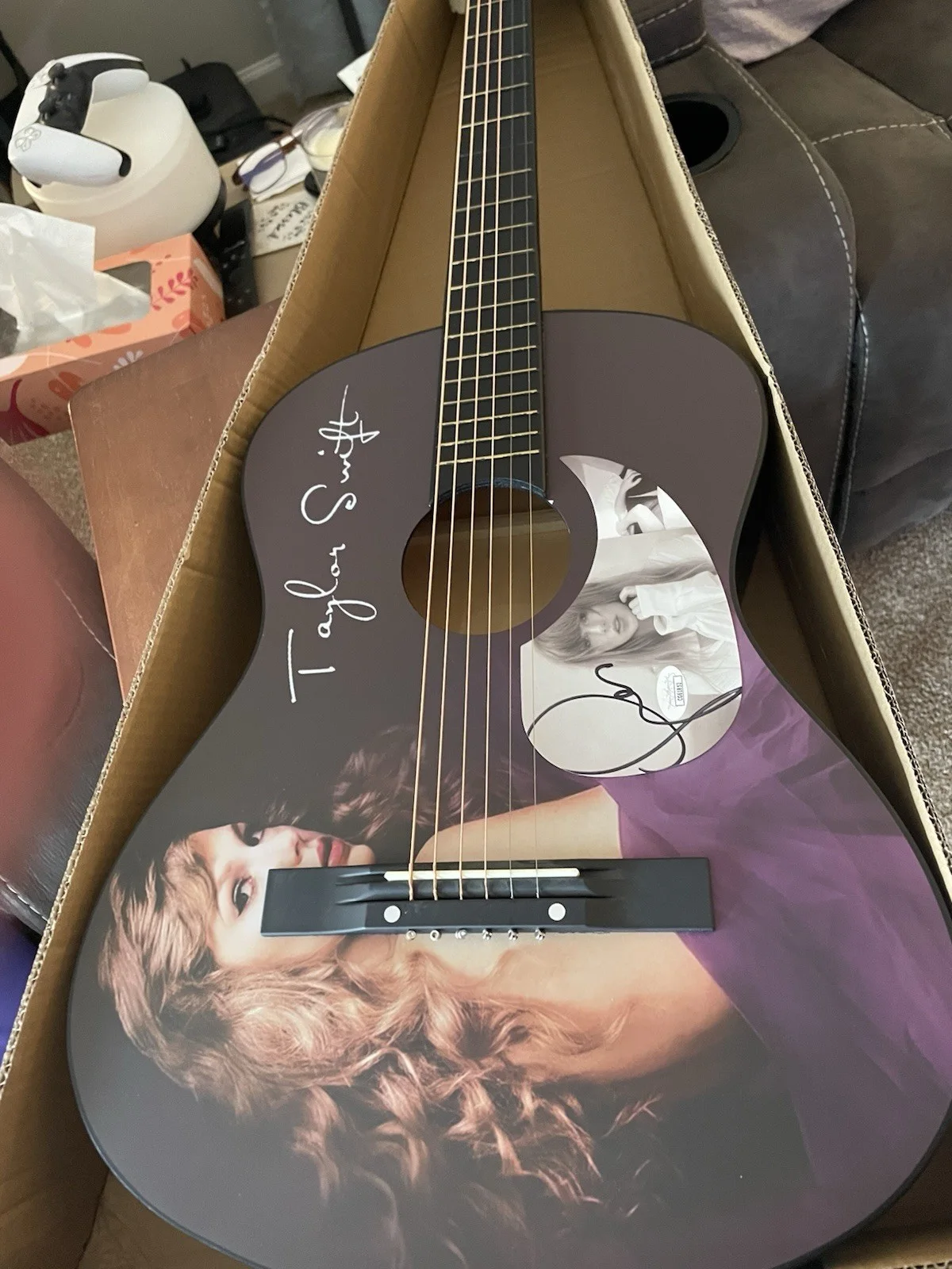 Taylor Swift Autographed Acoustic Guitar with Printed Image Celebrity Authentics, image 3