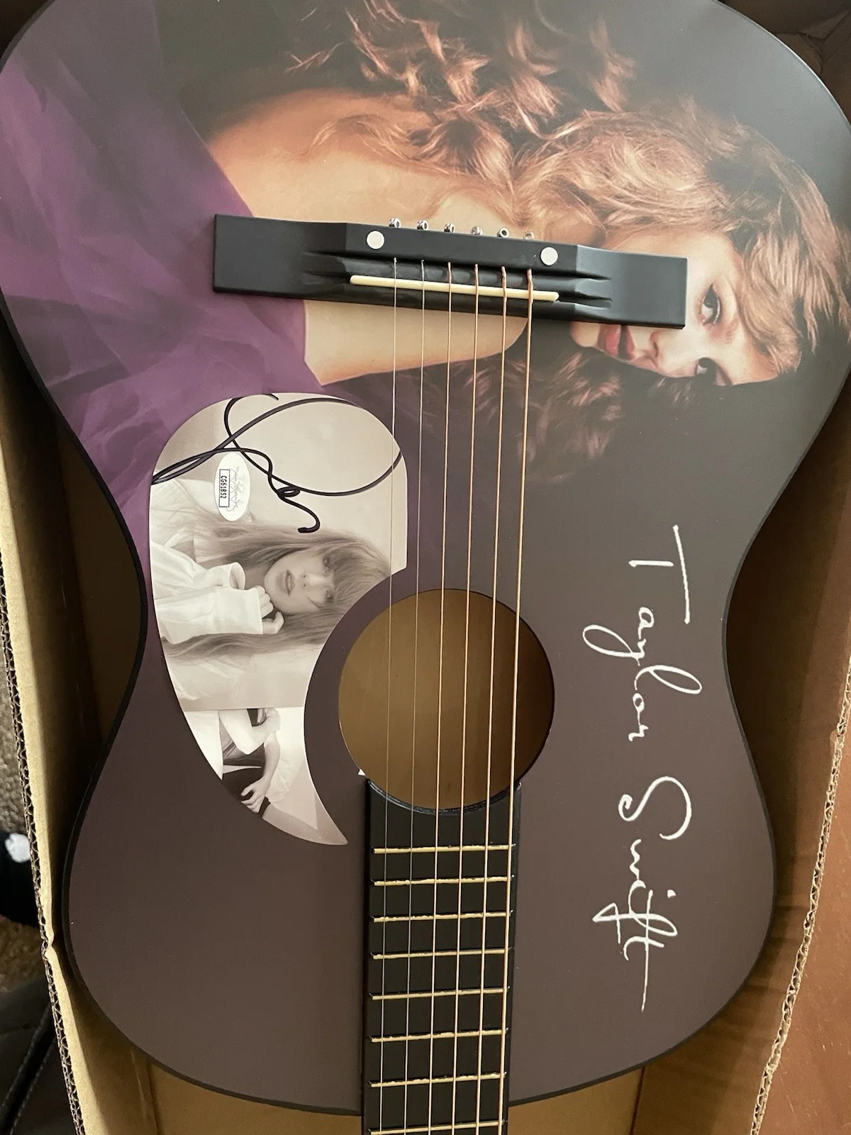 Taylor Swift Autographed Acoustic Guitar with Printed Image Celebrity Authentics, image 4