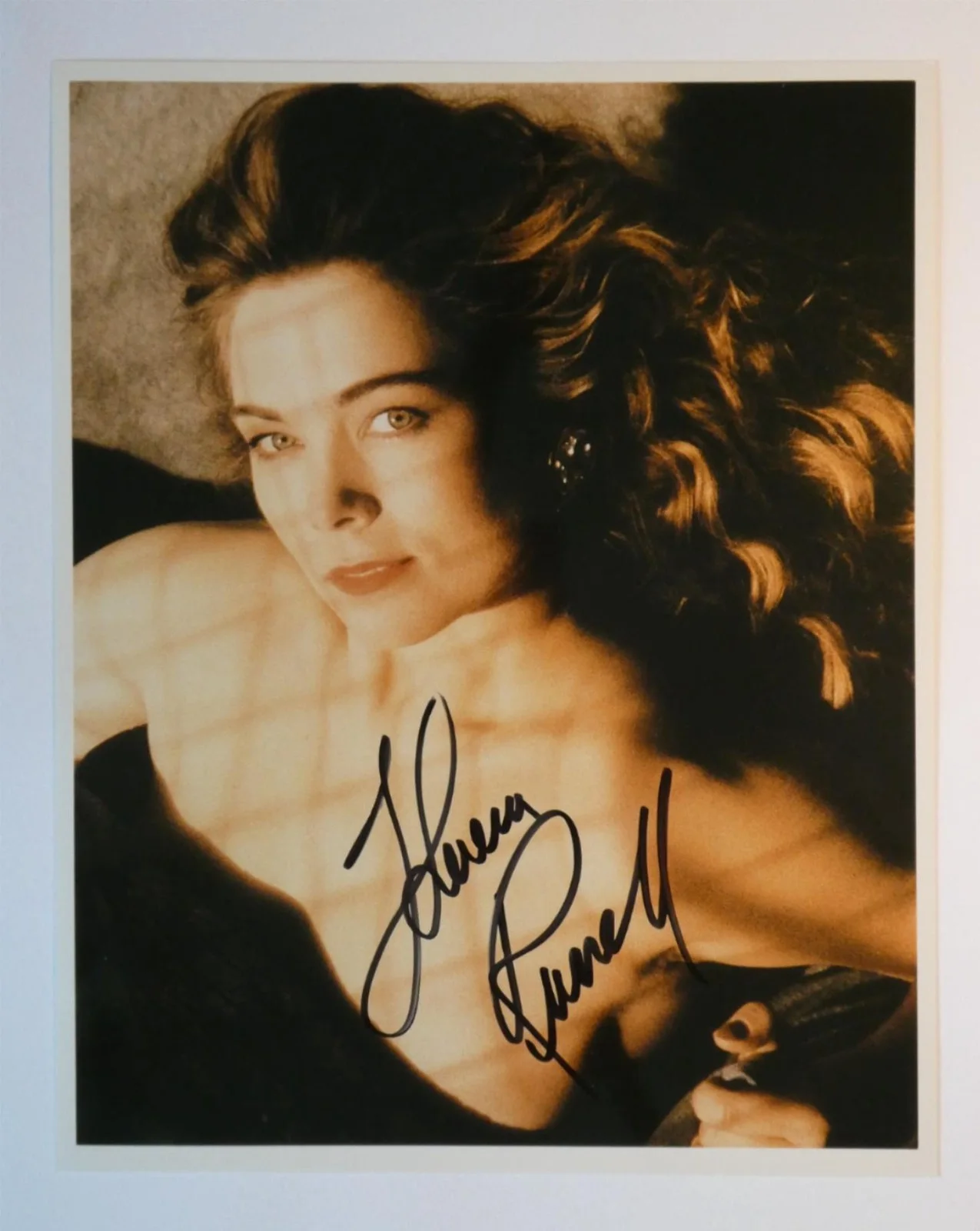Theresa Russell — Theresa Russell Signed 8x10 Photo Autographed The Believer