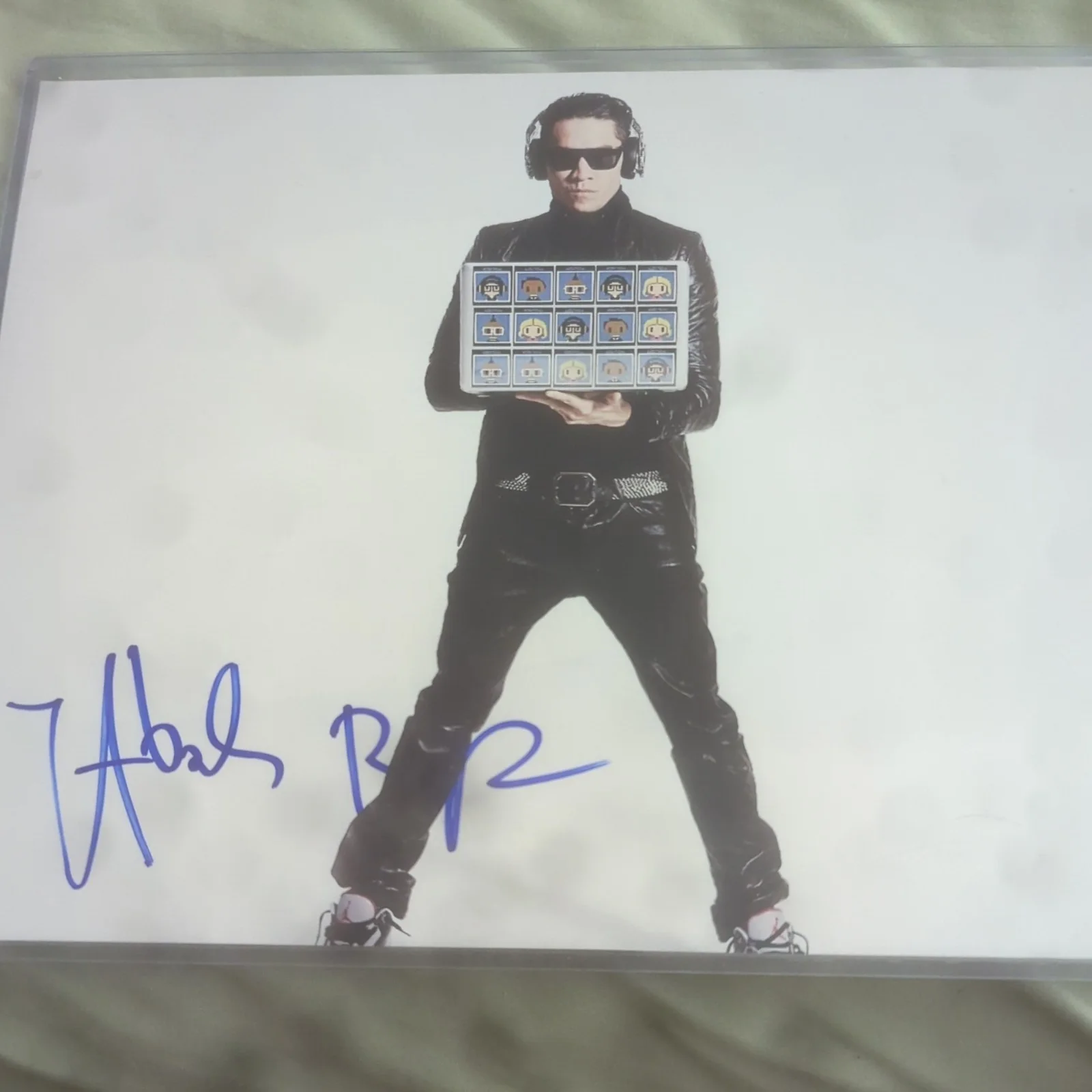 Black Eyed Peas TABOO Signed 8x10 Photo Certificate of Authenticity, изображение 2