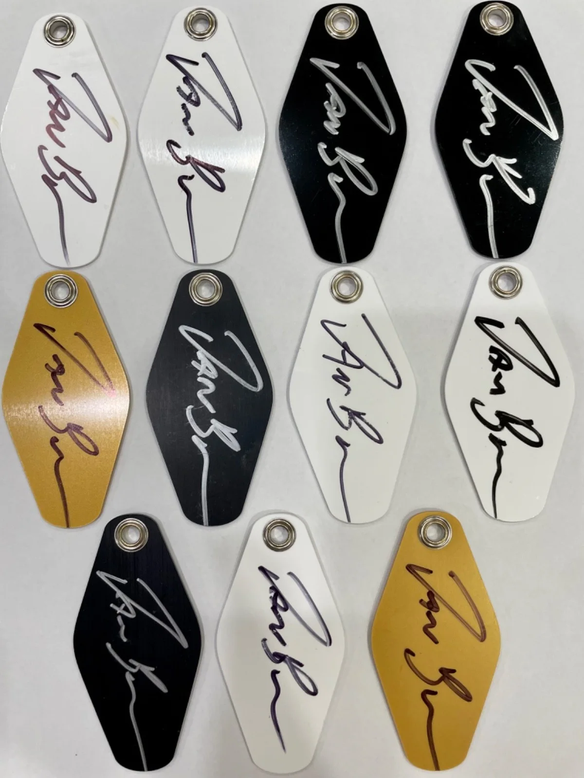 Dan Bell — Dan Bell YouTube Another Dirty Room autographed keychain collection mint, image 2