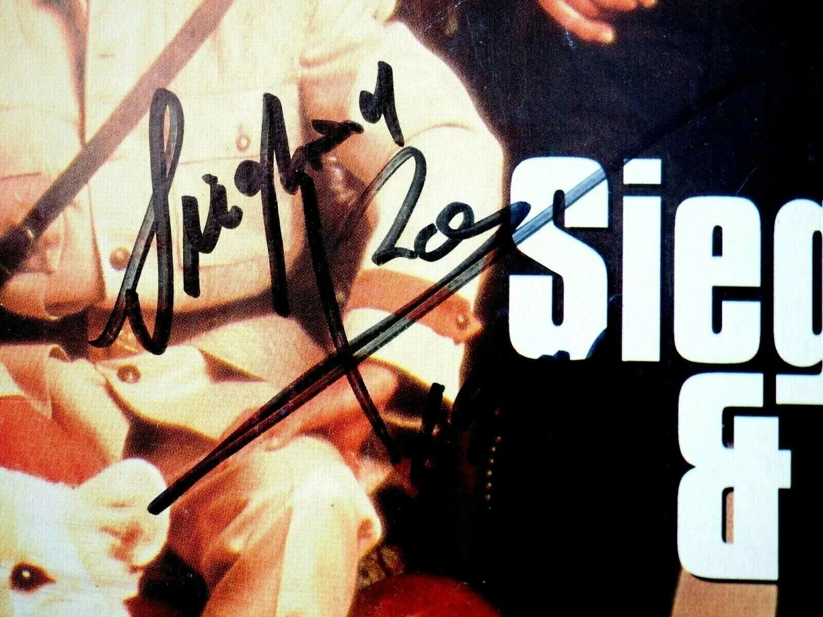 Siegfried & Roy Autographed Signed ShowTime Magazine Las Vegas Guide 1994, изображение 3