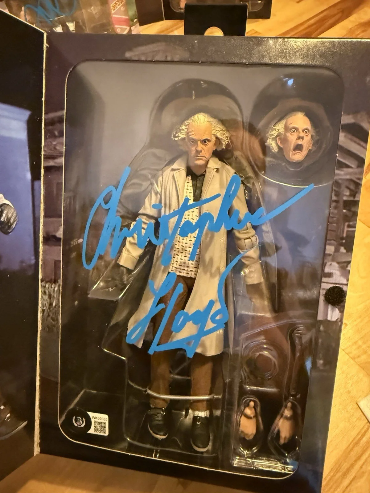 Michael J. Fox — Michael J. Fox LLoyd Wilson Signed Back To The Future NECA Beckett LOT Of 3, изображение 2