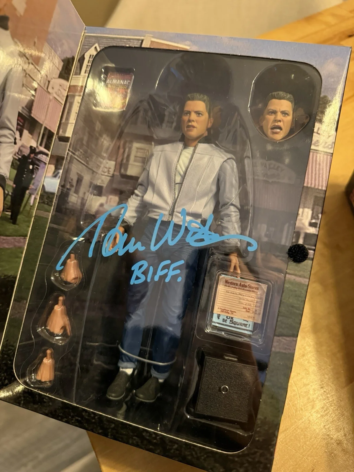 Michael J. Fox — Michael J. Fox LLoyd Wilson Signed Back To The Future NECA Beckett LOT Of 3, изображение 4
