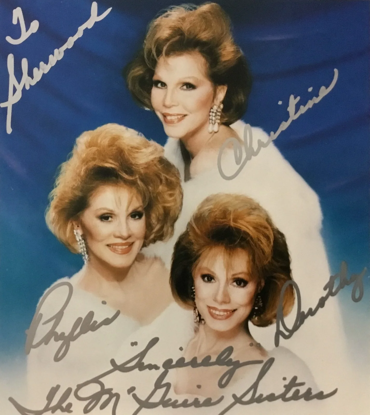 Christine McGuire Phyllis McGuire Dorothy McGuire — The McGuire Sisters Christine Dorothy Phyllis Signed 8x10 Color Photograph, изображение 2
