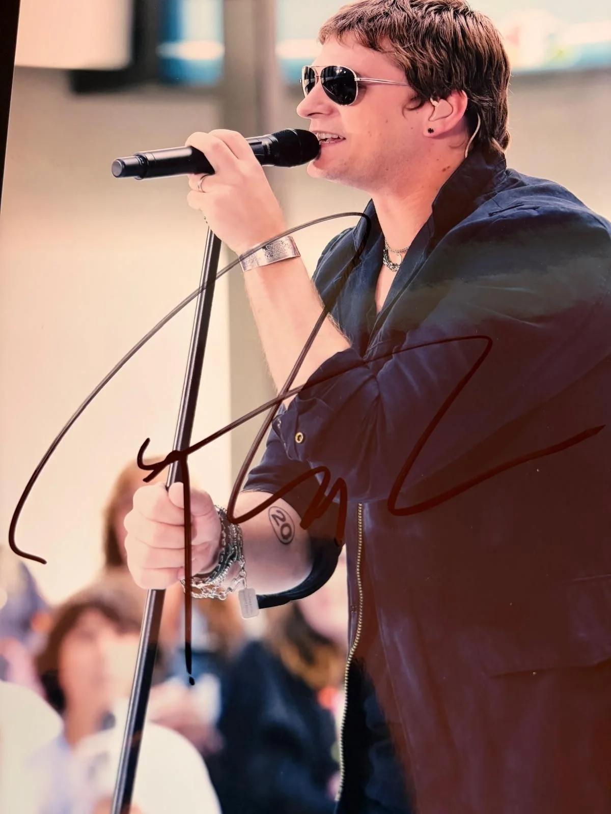 Rob Thomas — ROB THOMAS SIGNED AUTOGRAPHED 8X10 PHOTO MATCHBOX TWENTY SMOOTH RARE PSA COA, image 2