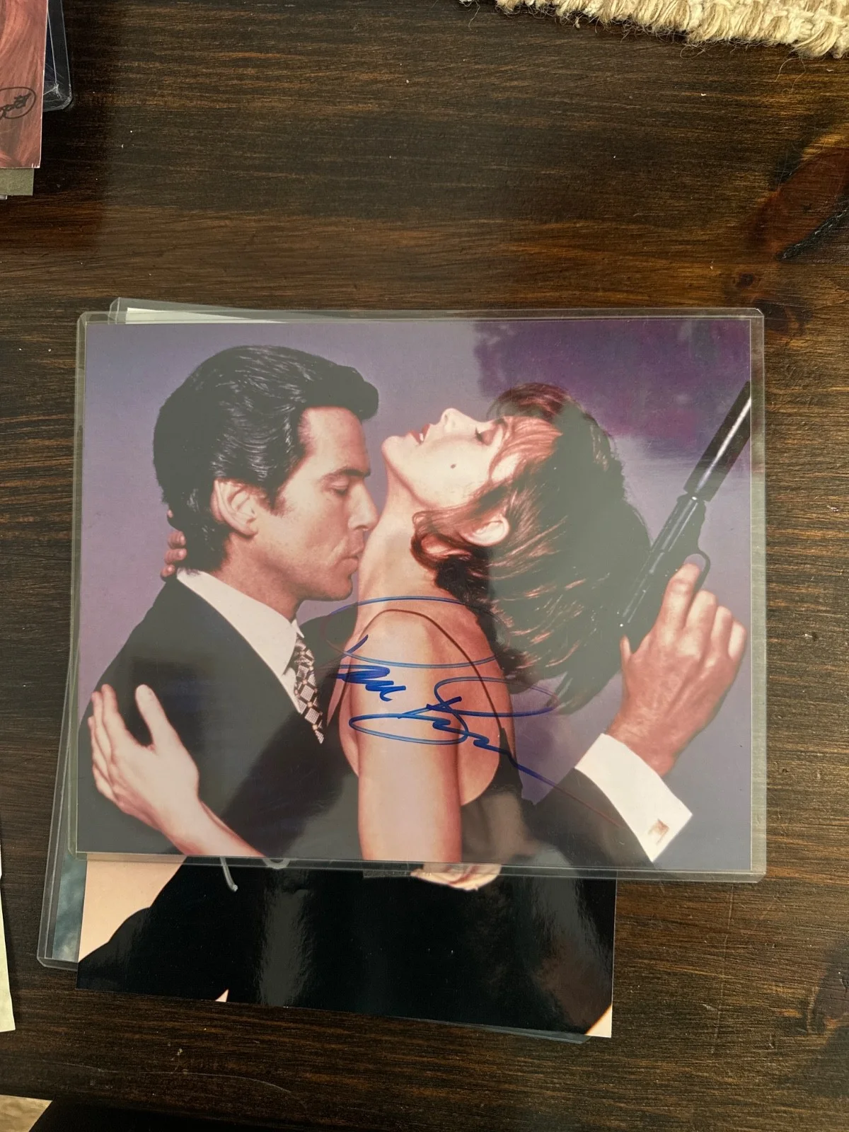 Pierce Brosnan — Pierce Brosnan James Bond Signed Photo Lot - GoldenEye - COA Included, изображение 3