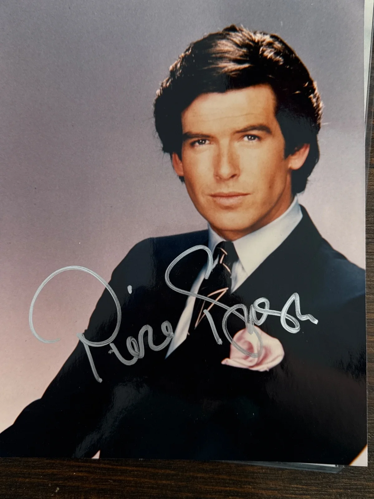 Pierce Brosnan — Pierce Brosnan James Bond Signed Photo Lot - GoldenEye - COA Included, изображение 4