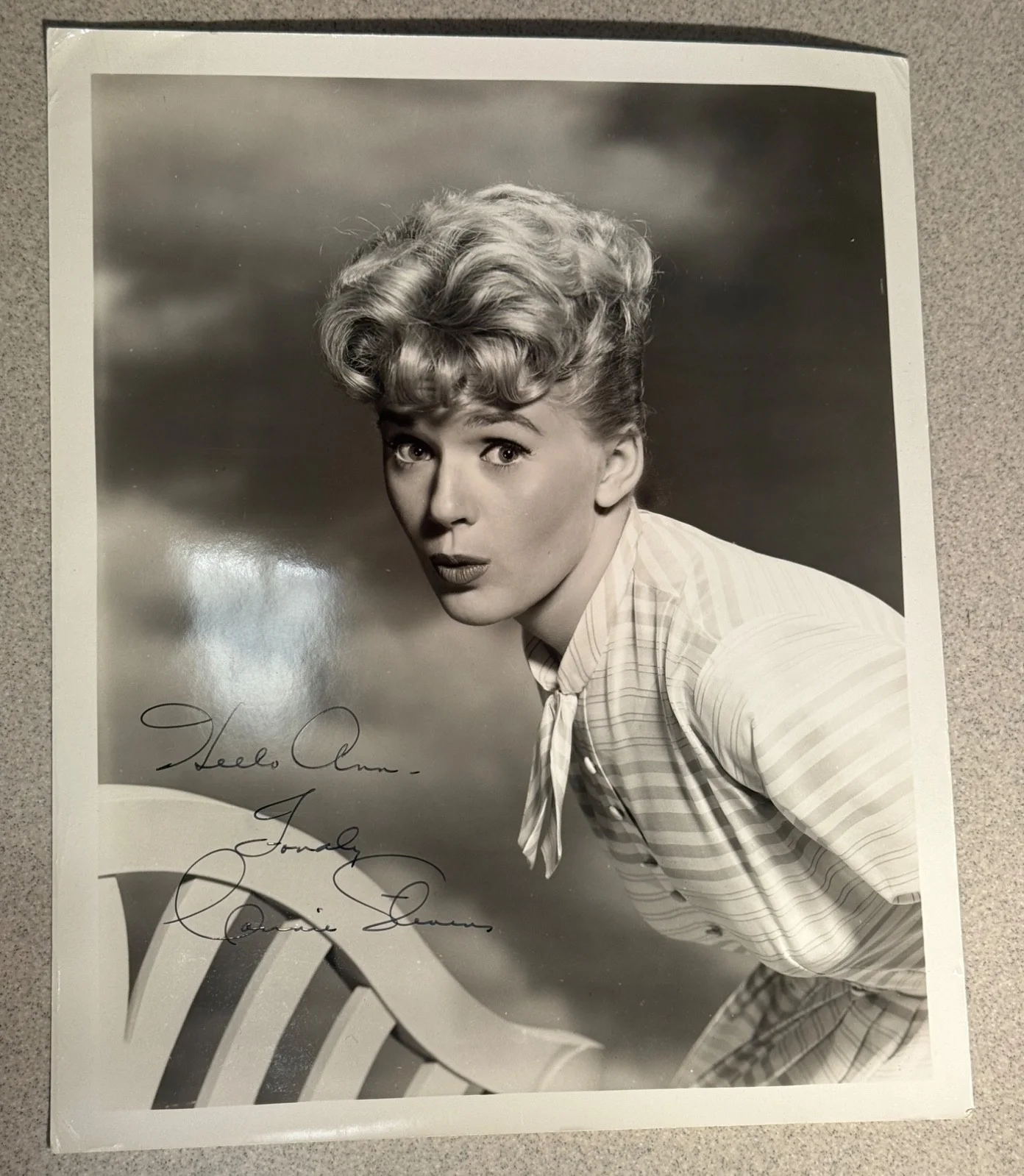 Connie Stevens — Connie Stevens Original Signed 8X10 Photograph LS, image 3
