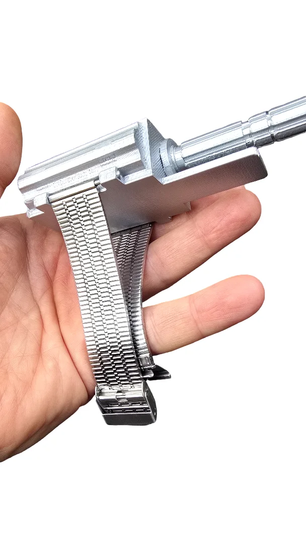 Moonraker Style Prop – James Bond Inspired Wrist Display Model + Bracelet, изображение 4