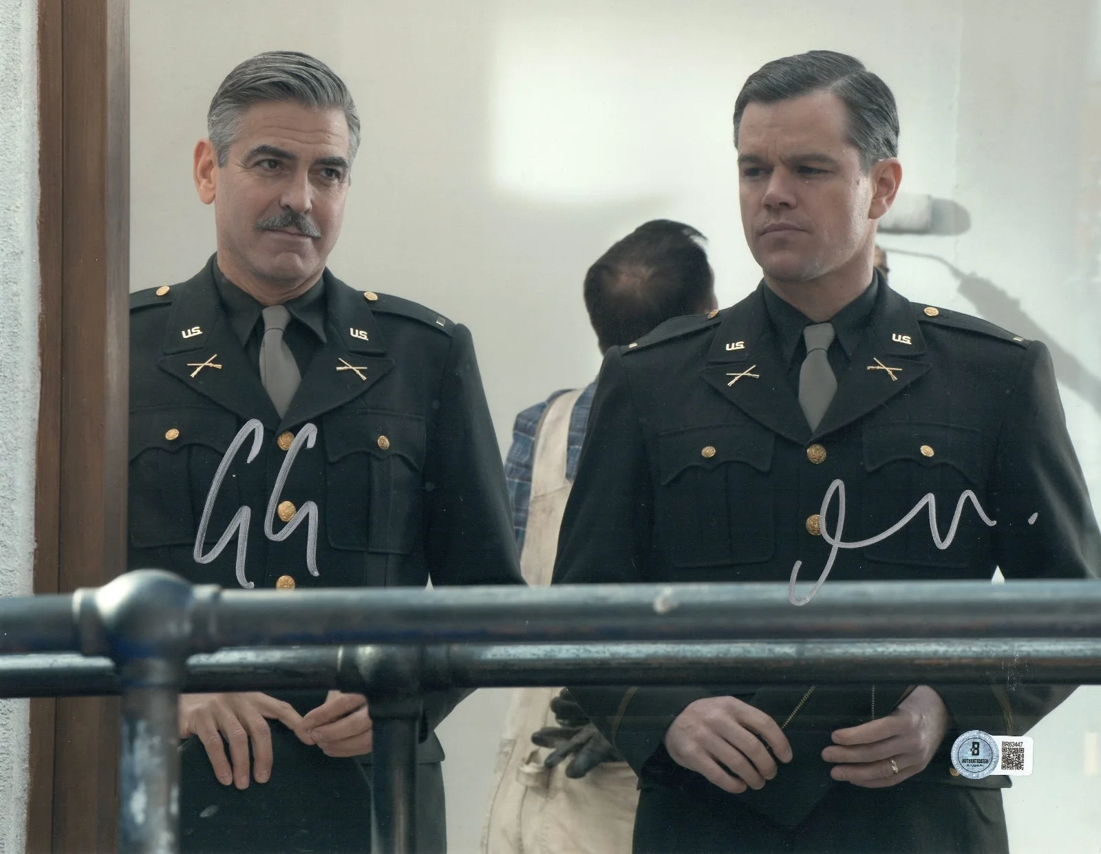 GEORGE CLOONEY & MATT DAMON — GEORGE CLOONEY MATT DAMON SIGNED AUTOGRAPH OCEANS ELEVEN 11x14 PHOTO BECKETT