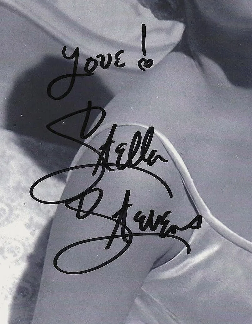 STELLA STEVENS — STELLA STEVENS HAND SIGNED PHOTO 1968 FILM' HOW TO SAVE A MARRIAGE' 8.5 X 11, изображение 2