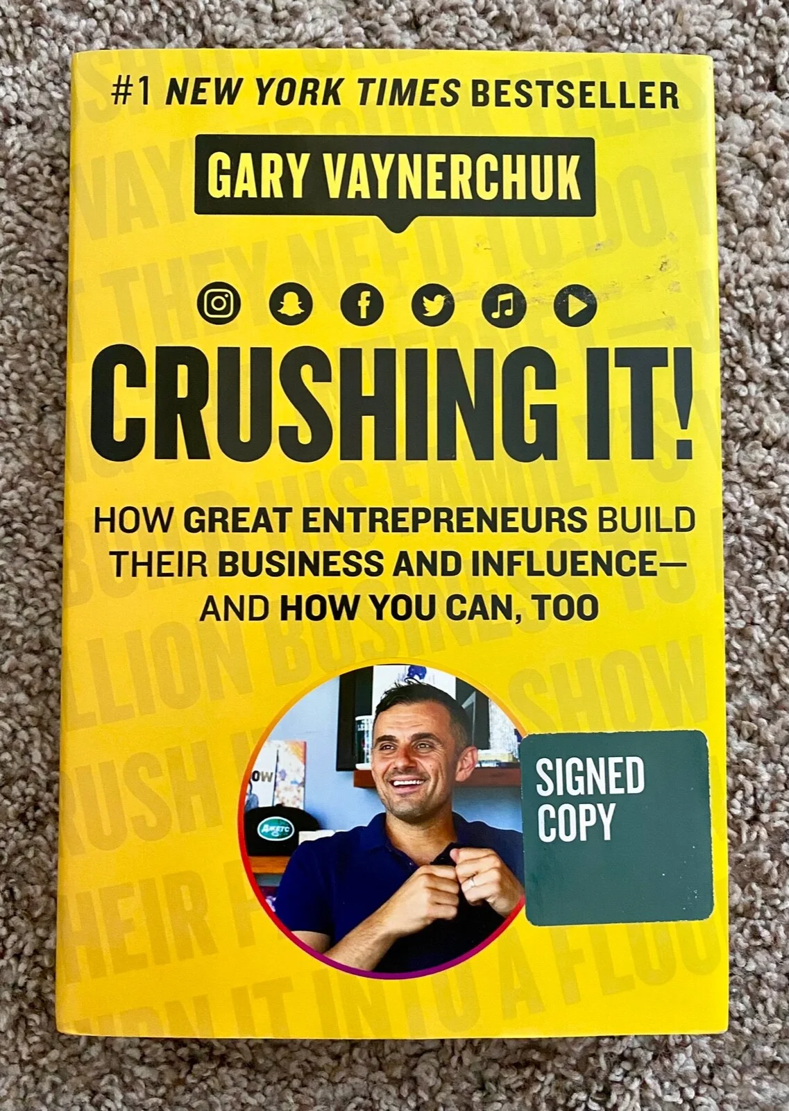 Gary Vaynerchuk — Gary Vaynerchuk Crushing It VeeFriends Best Seller Signed Book Beckett COA A, image 2