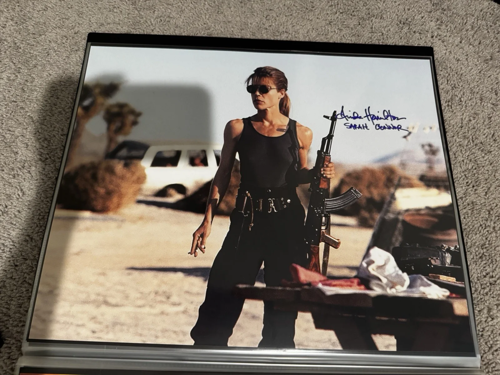 LINDA HAMILTON — Linda Hamilton signed Terminator 16x20 photo