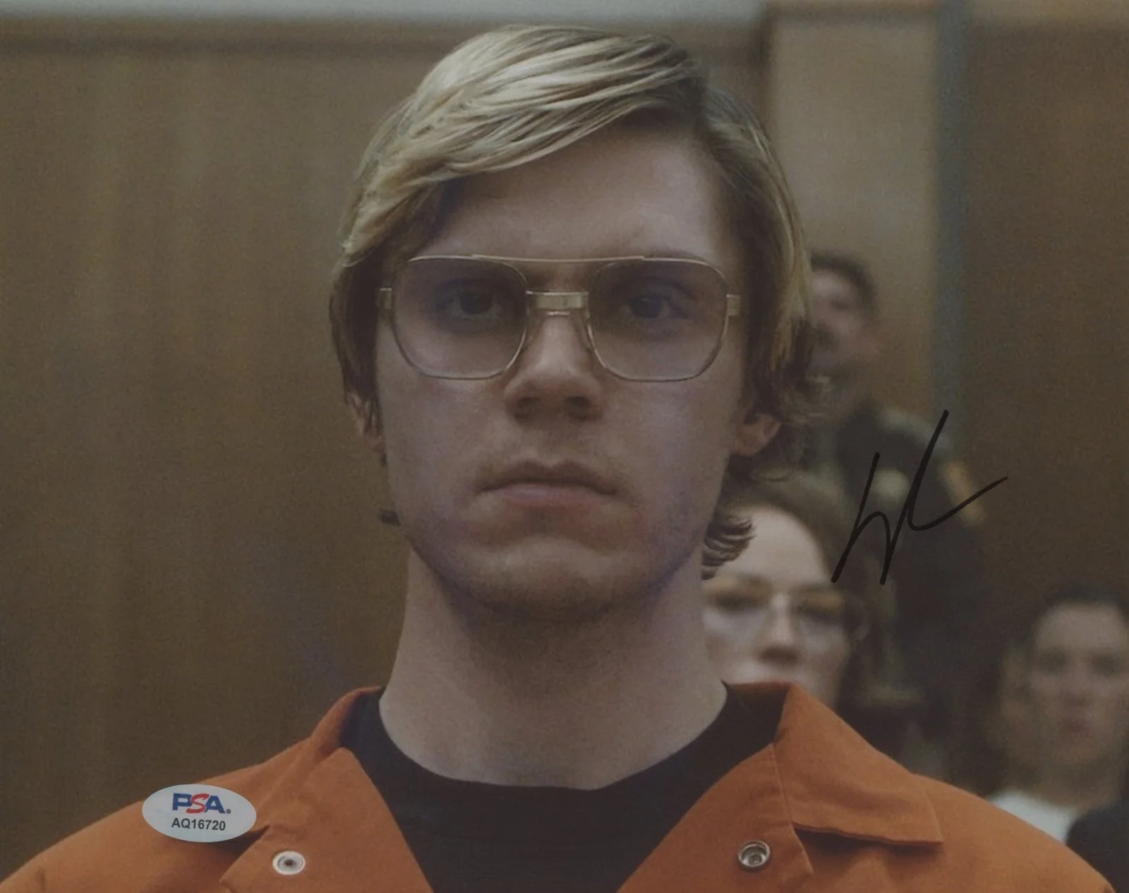 Evan Peters — Evan Peters Dahmer – Monster Authentic Signed 8x10 Photo PSA/DNA #AQ16720