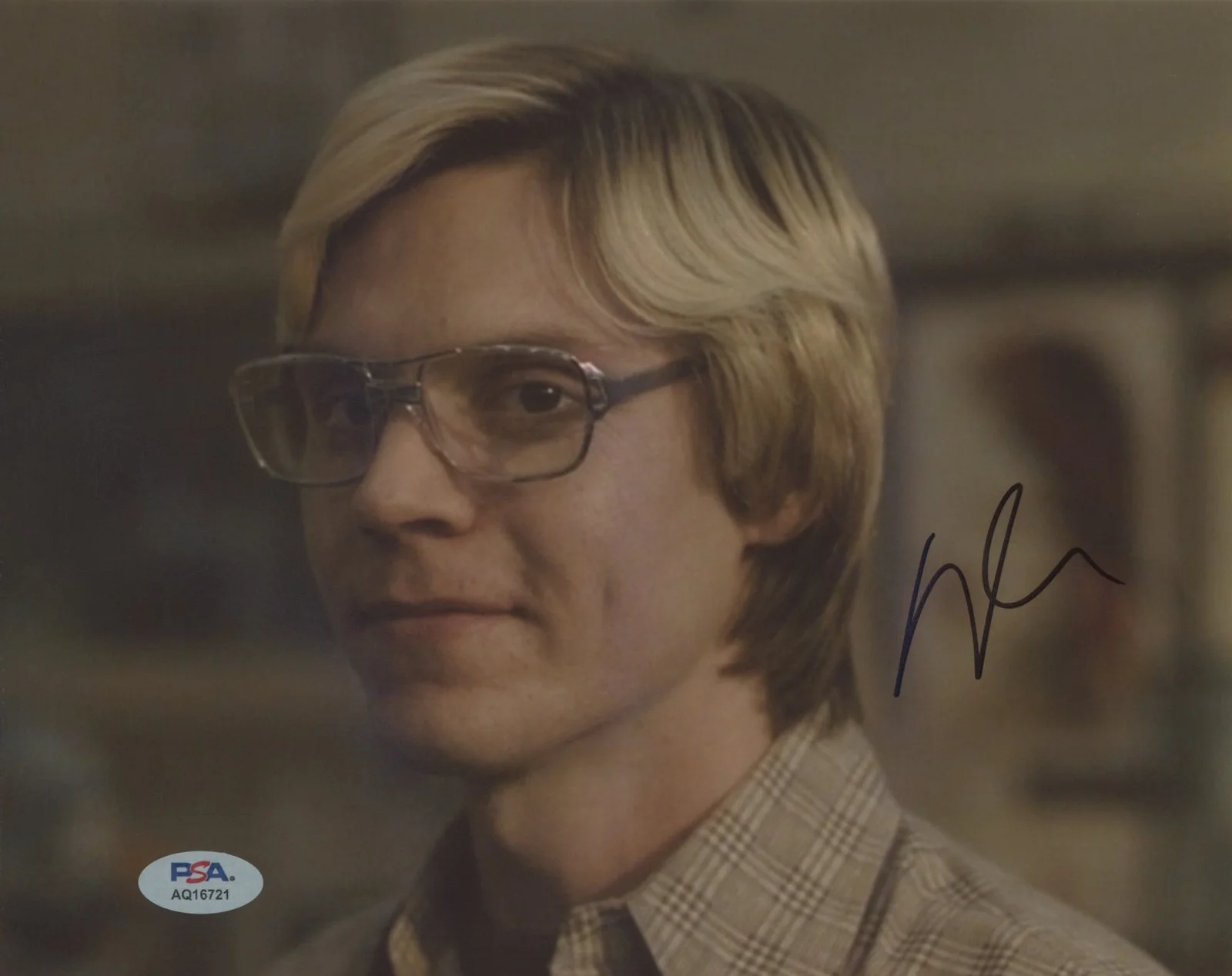 Evan Peters — Evan Peters Dahmer – Monster Authentic Signed 8x10 Photo PSA/DNA #AQ16721