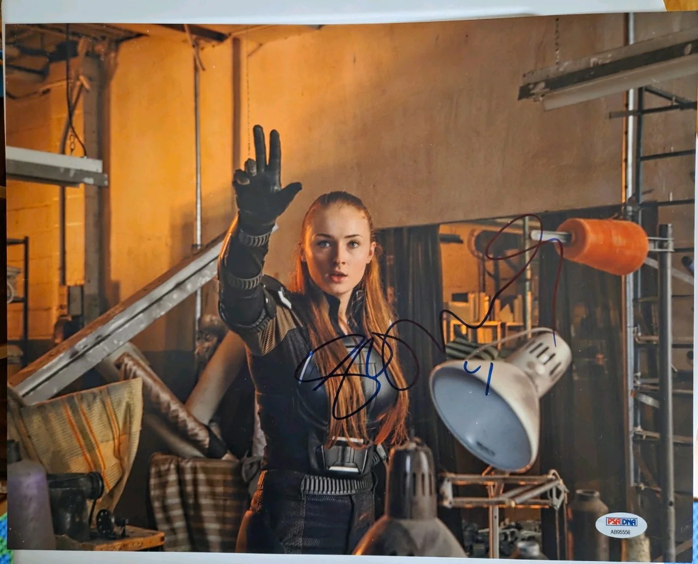 Sophie Turner — Sophie Turner Signed 11"x14" Photo PSA/DNA Game Of Thrones X-Men Dark Phoenix