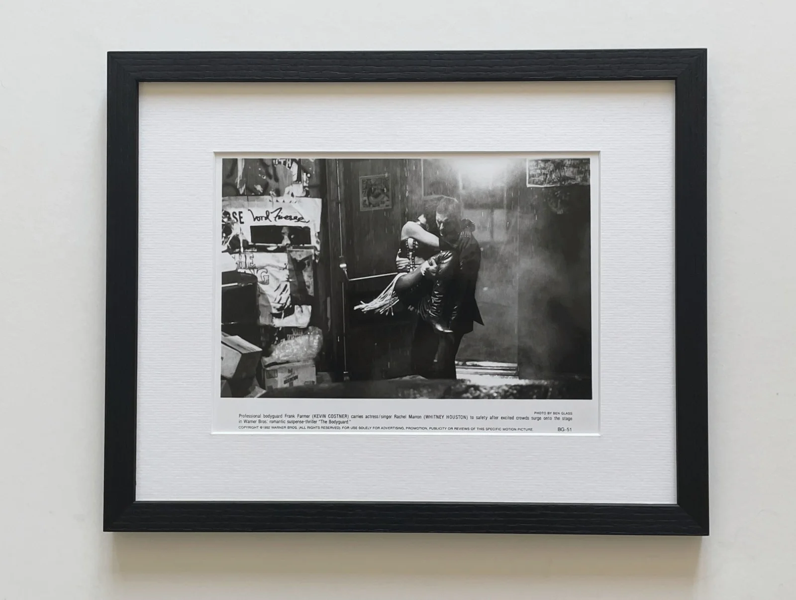 The Bodyguard Photo Original Framed 8X10 Inch B&W Press Publicity Still, изображение 2