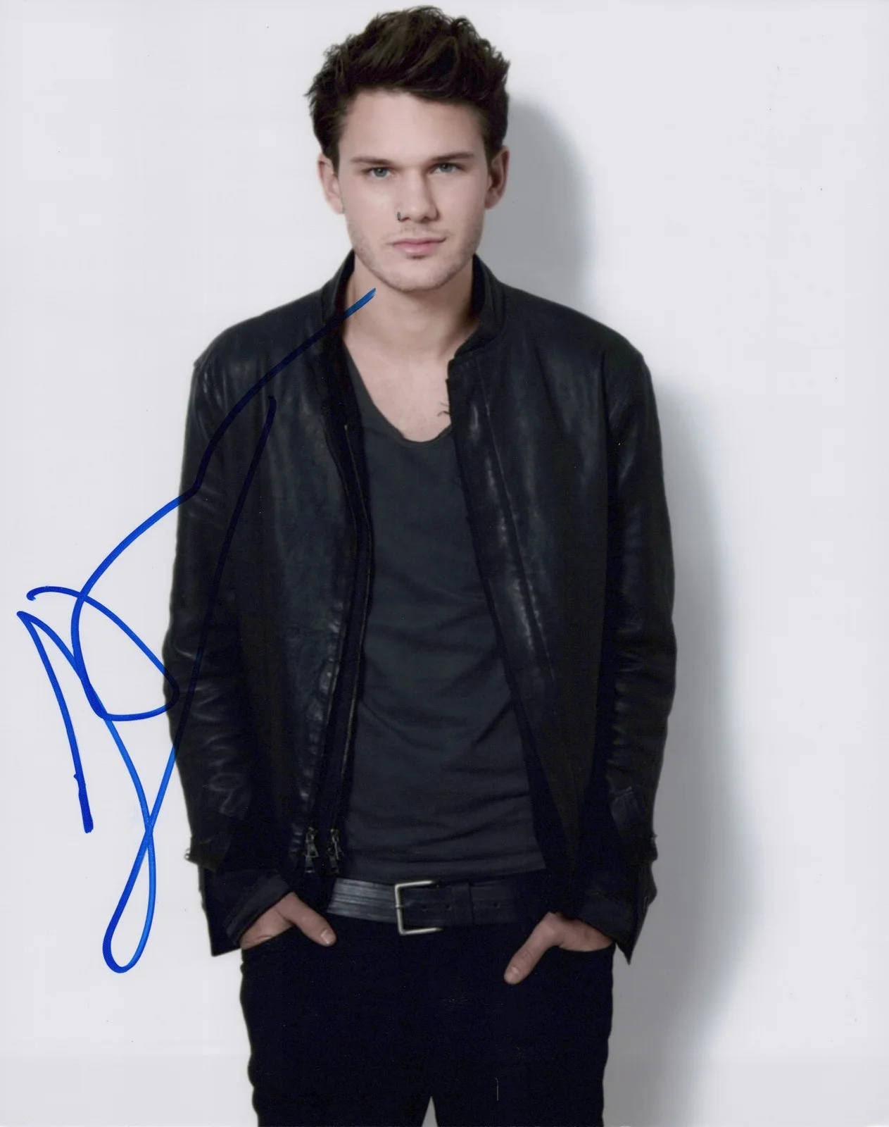 JEREMY IRVINE — Jeremy Irvine signed Autographed 8x10 Photo RETURN TO SILENT HILL Hot SEXY c COA, изображение 2