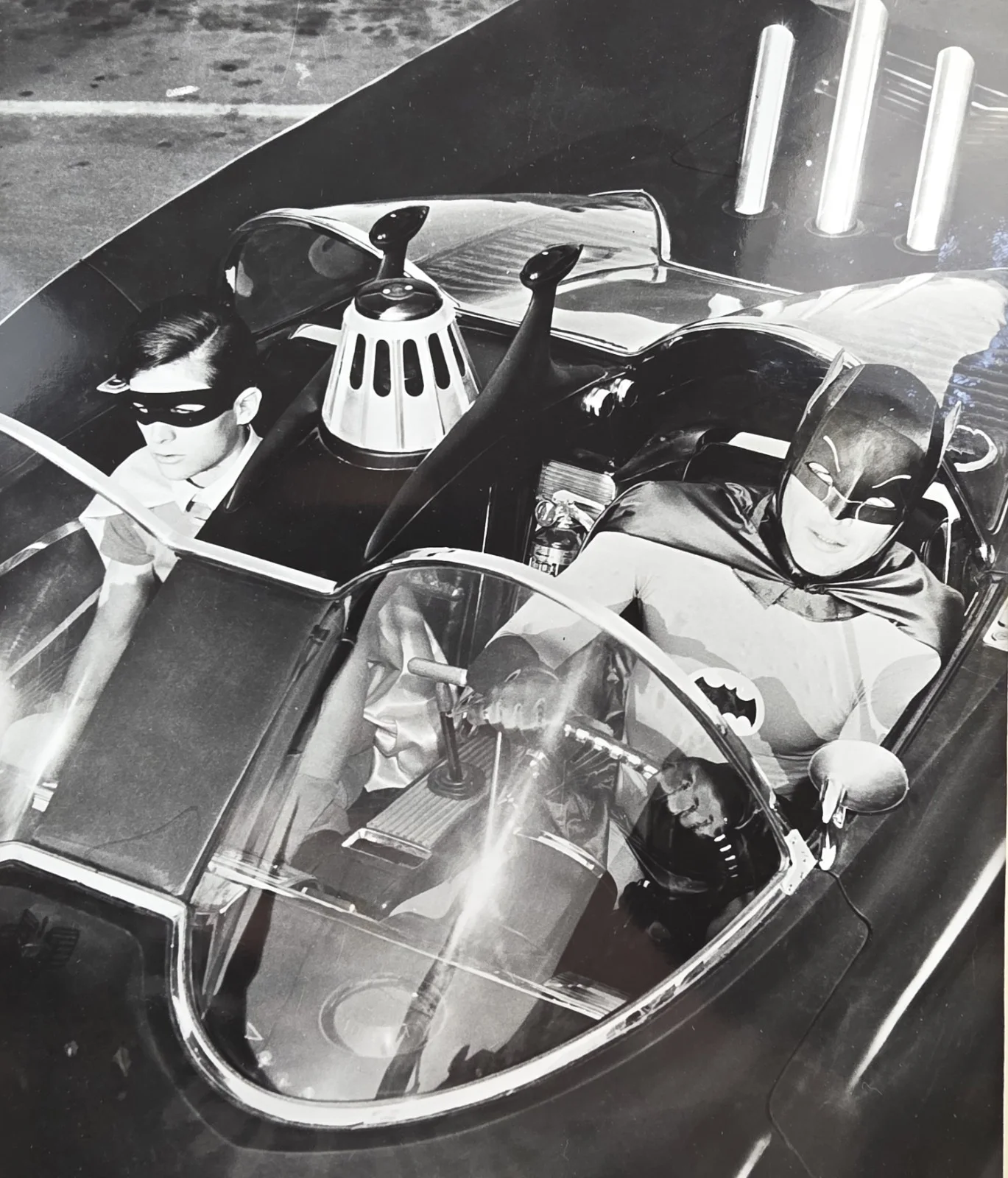 Adam West — 1966 Batman Adam West Autograph w/ COA 11x14 Matte, изображение 3