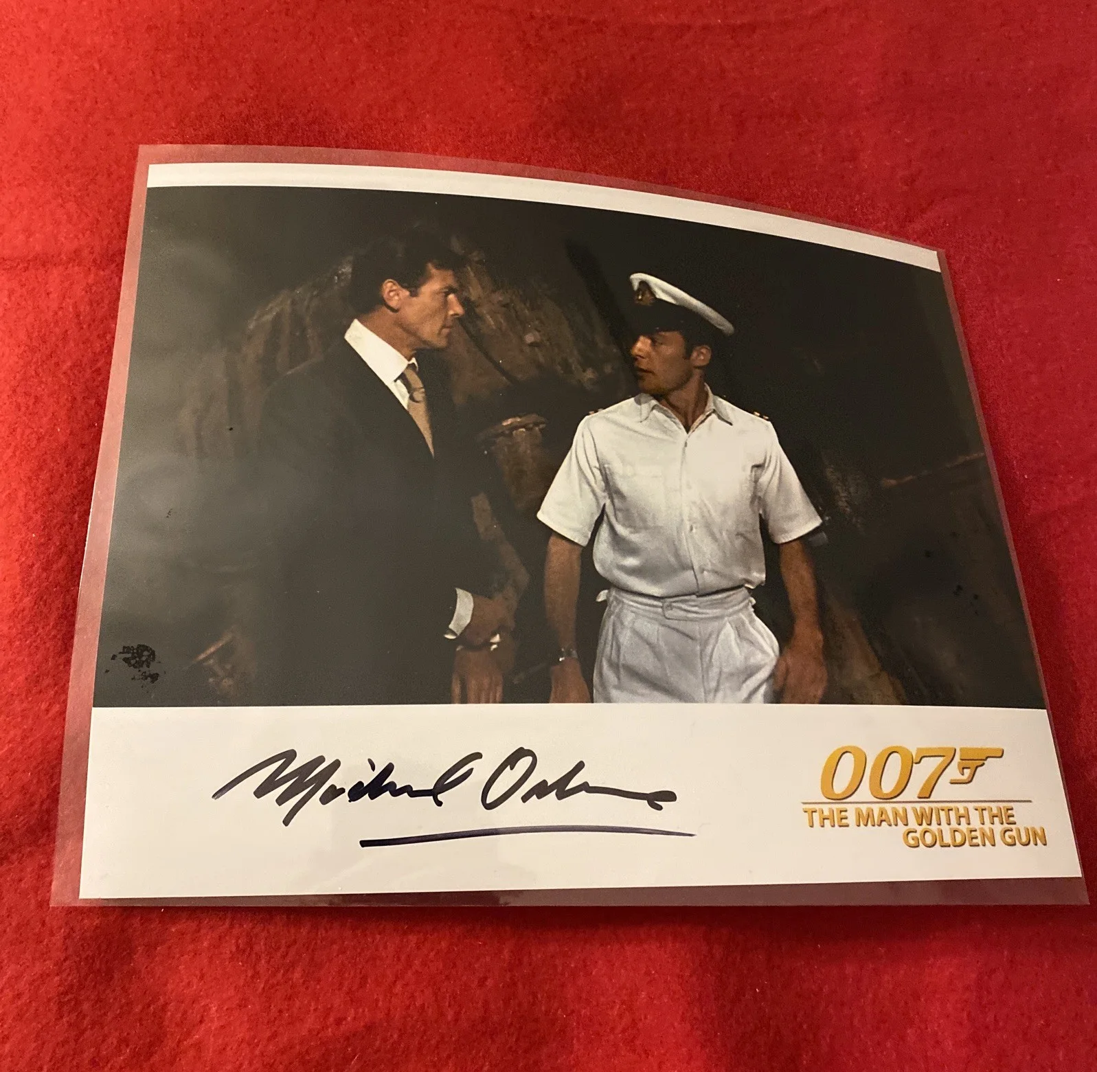 James Bond Autograph 8x10 Photo- Michael Osborne “Man W/ Golden Gun”+ Relic Card, изображение 2