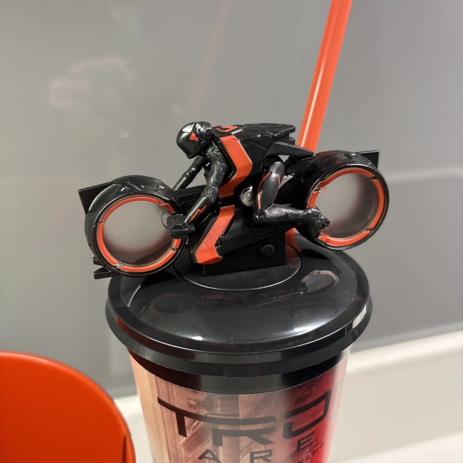 ODEON CINEMA TRON ARES THE CIRCUIT LIGHT UP LIGHTCYCLE CUP+OFFICIAL STRAW UNUSED, image 4