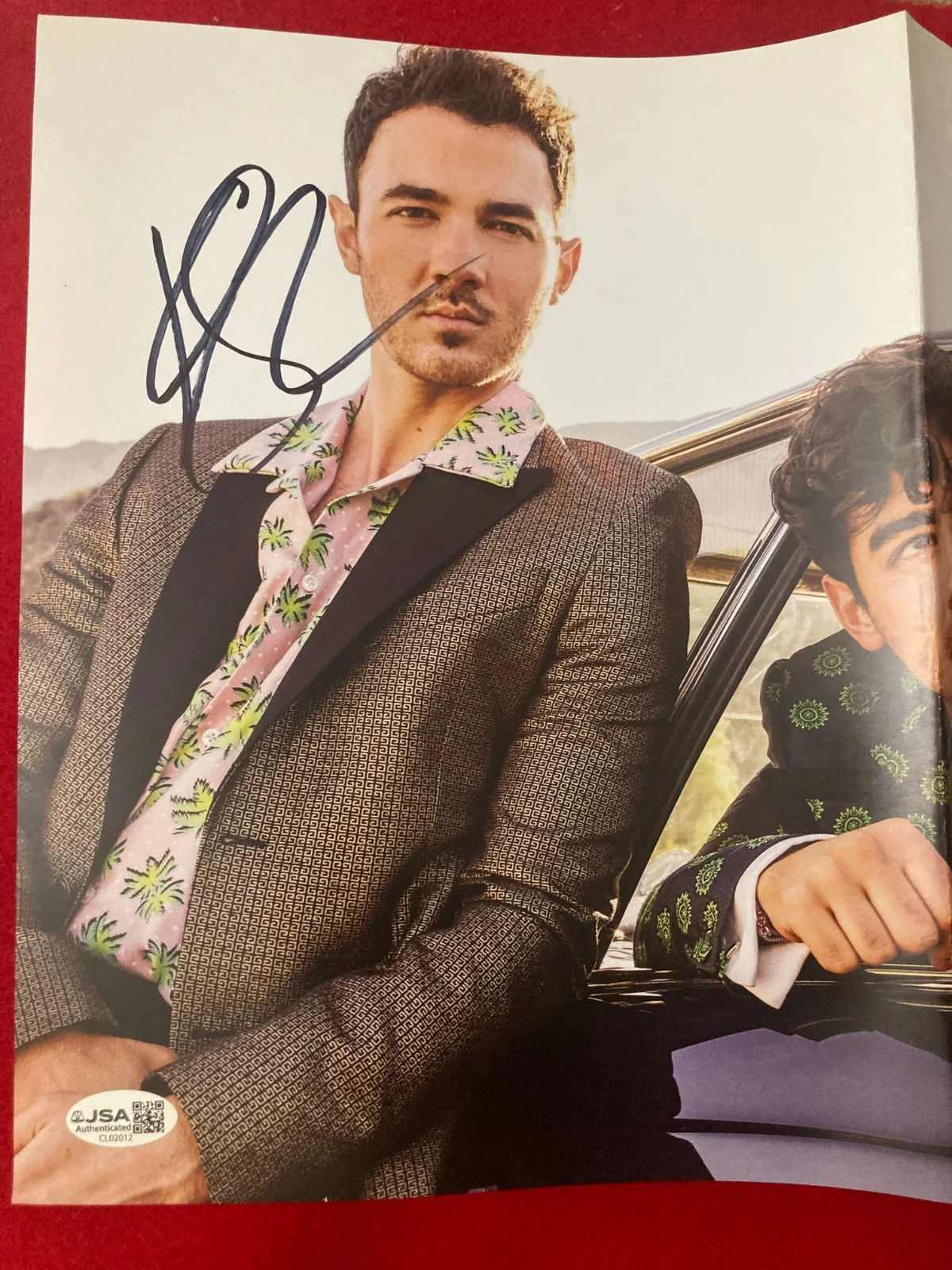 RARE! JONAS BROTHERS 11x17 Promo Photo Poster SIGNED x3 Joe Nick Kevin w JSA COA, изображение 4