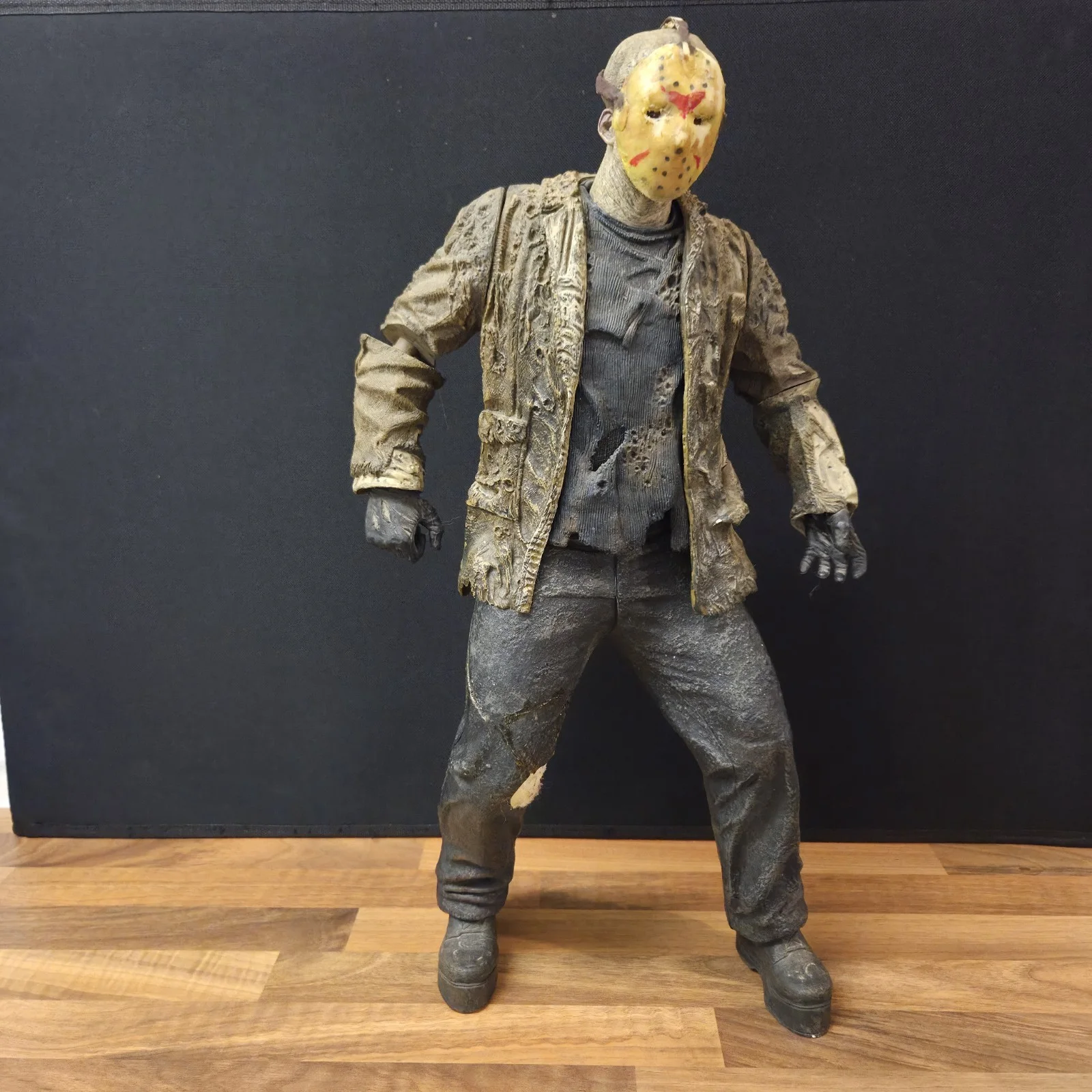 NECA Freddy vs. Jason 19" Jason Voorhees 2005 Action Figure Damaged, image 2