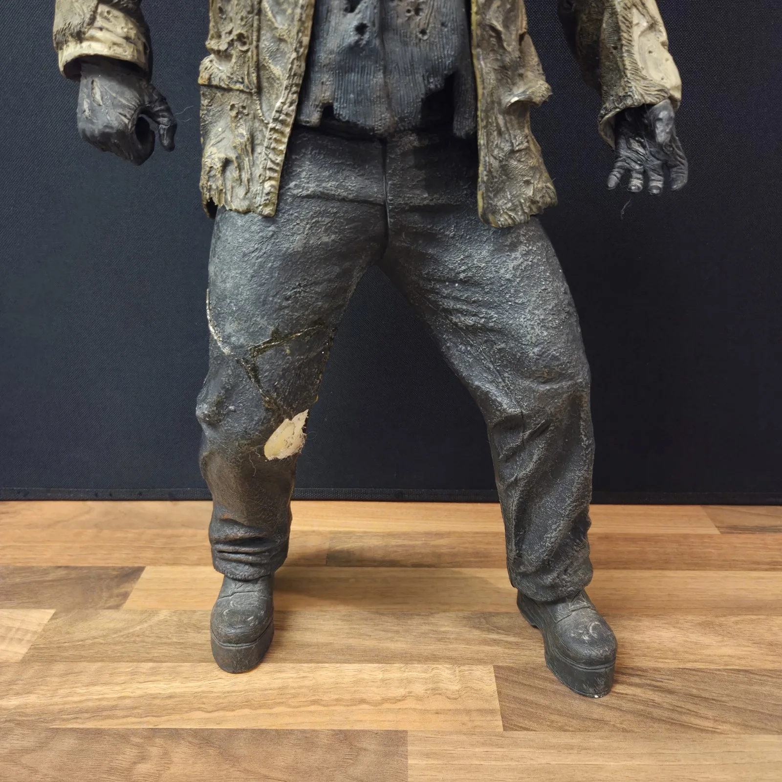 NECA Freddy vs. Jason 19" Jason Voorhees 2005 Action Figure Damaged, image 5
