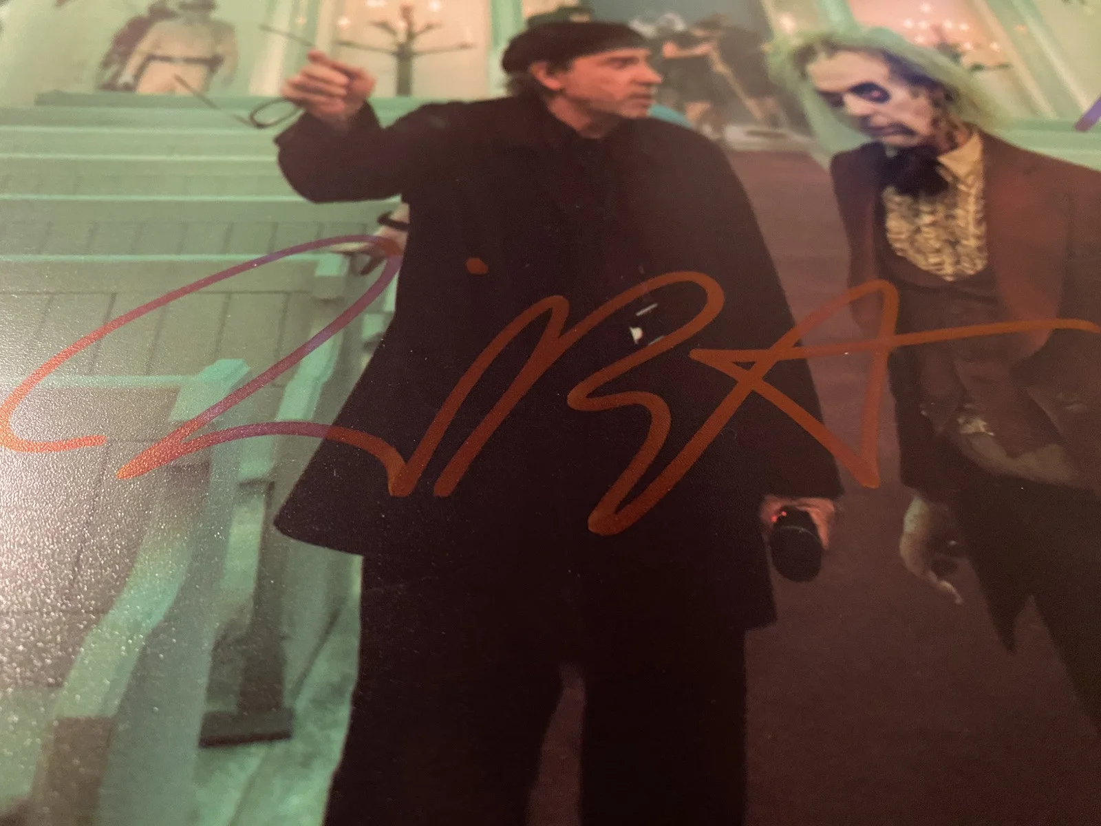 Michael Keaton, Tim Burton — Michael Keaton Tim Burton Signed Autographed Beetlejuice Photo With COA, изображение 3