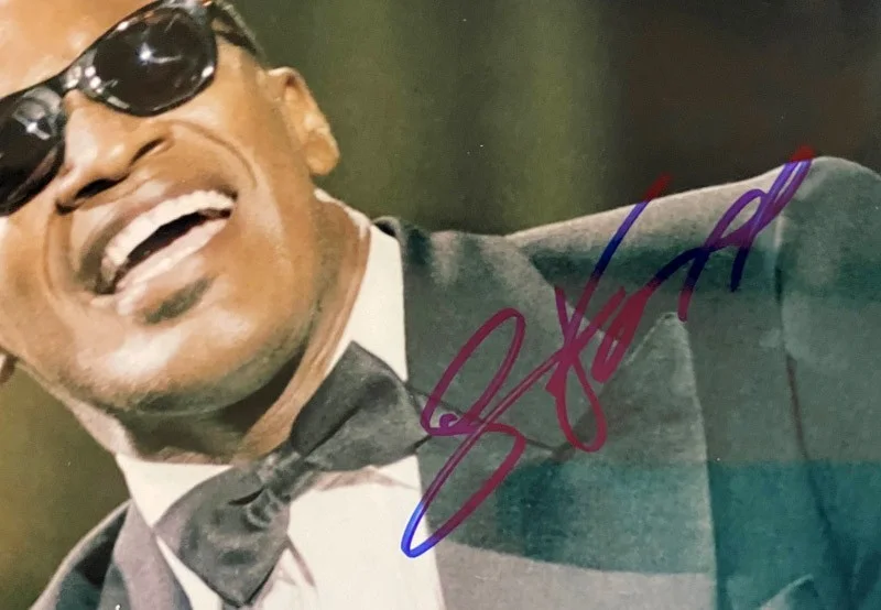 JAMIE FOXX Signed Autograph Color Photo, "RAY" Genuine COA, UACC RD228, blue ink, изображение 2