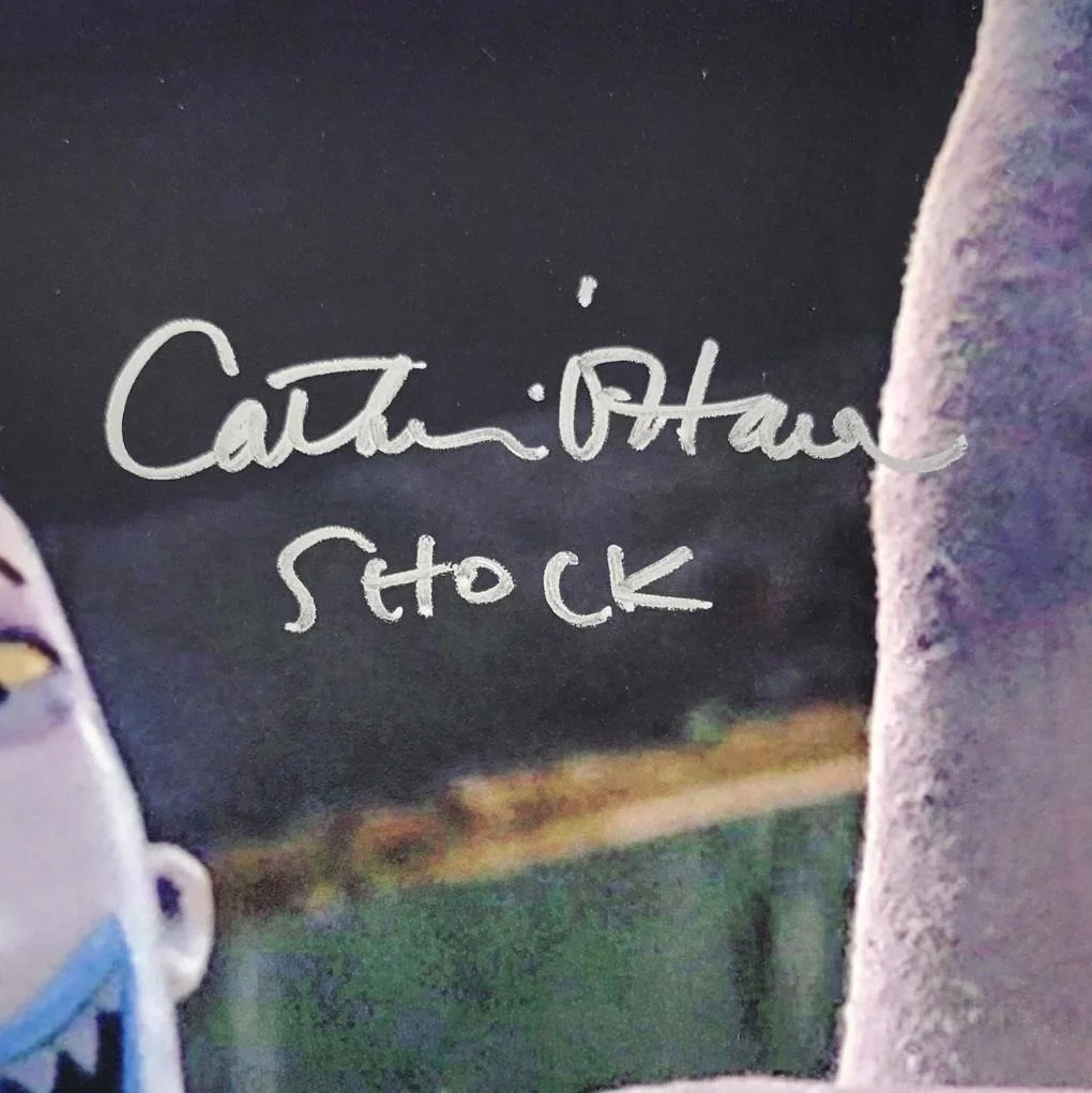 Catherine O'Hara — Catherine O'Hara signed "Shock" Nightmare Before Christmas 11x14 Photo auto JSA, изображение 2